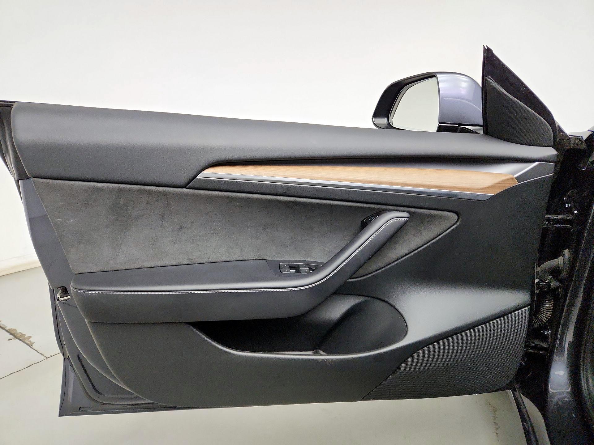 Thumbnail: 2023 Tesla Model 3 - 12
