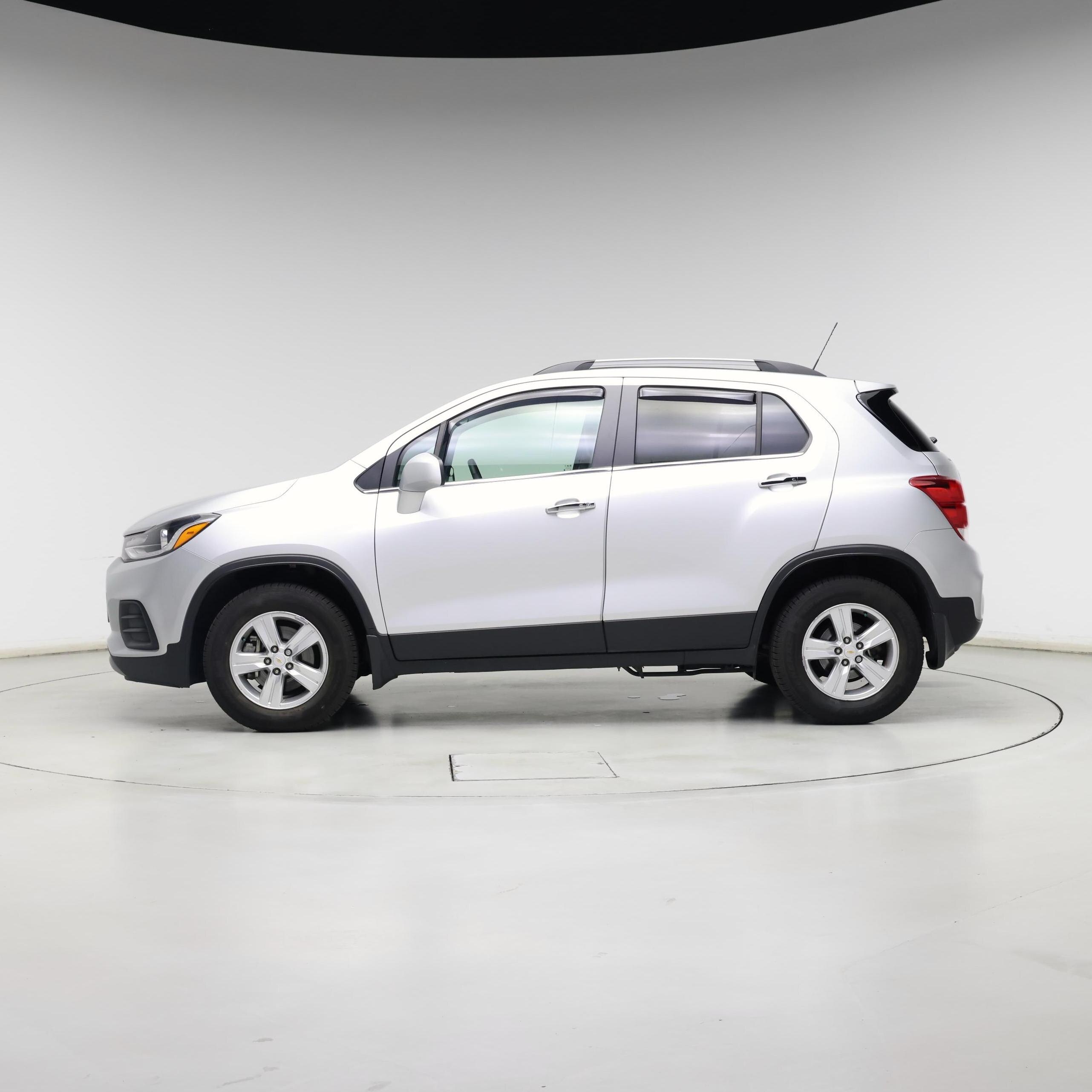 Thumbnail: 2017 Chevrolet Trax - 3