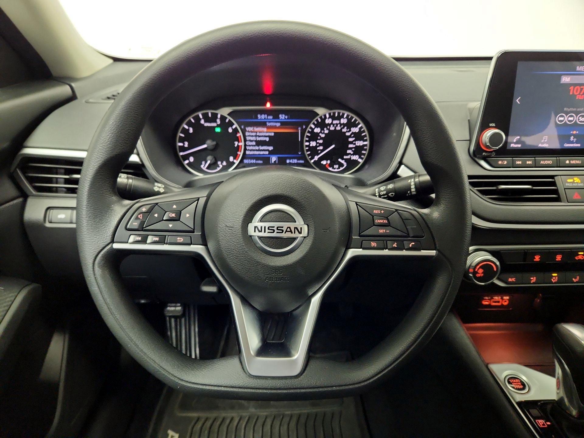 Thumbnail: 2020 Nissan Altima - 10