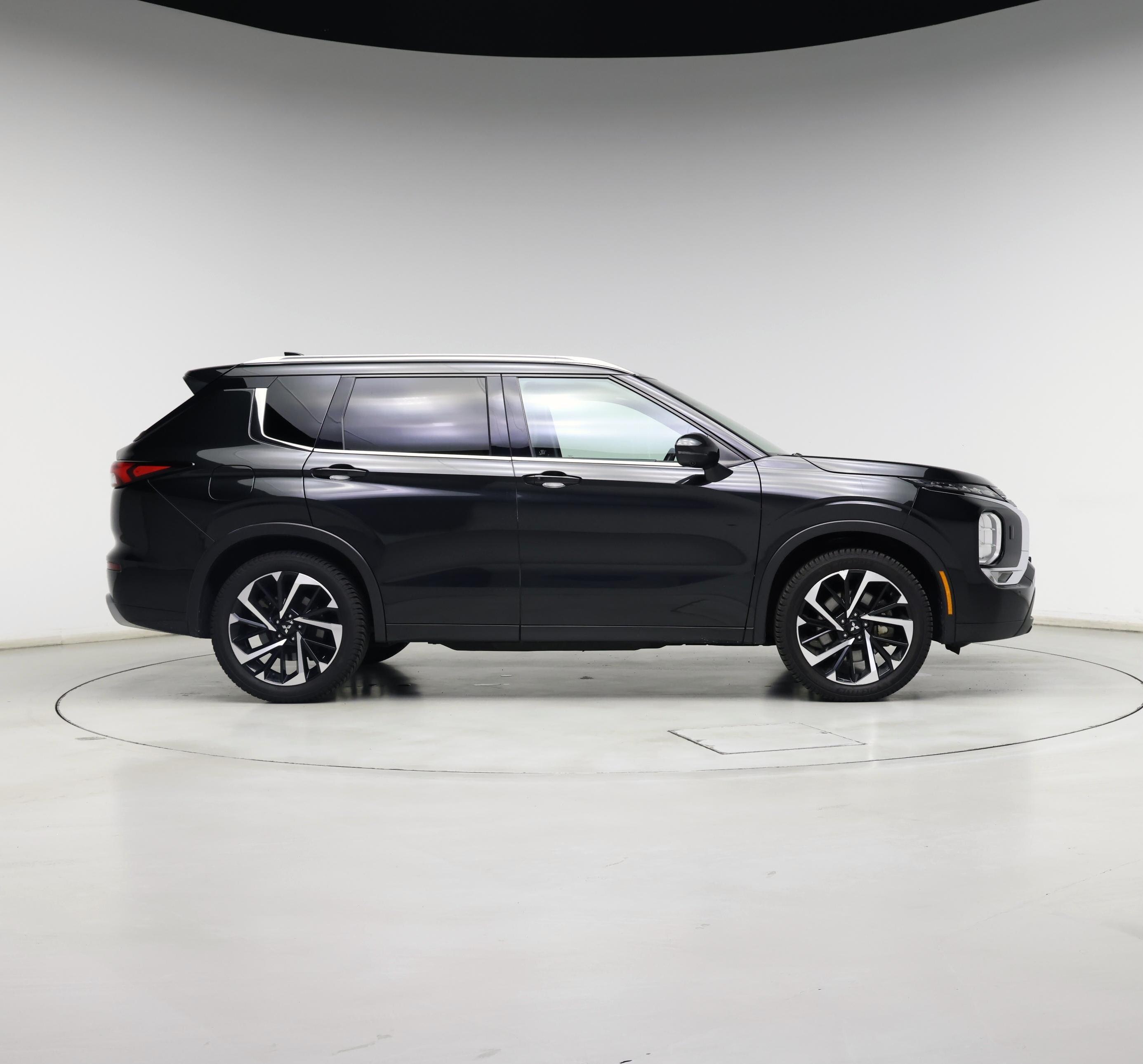 Thumbnail: 2022 Mitsubishi Outlander - 7