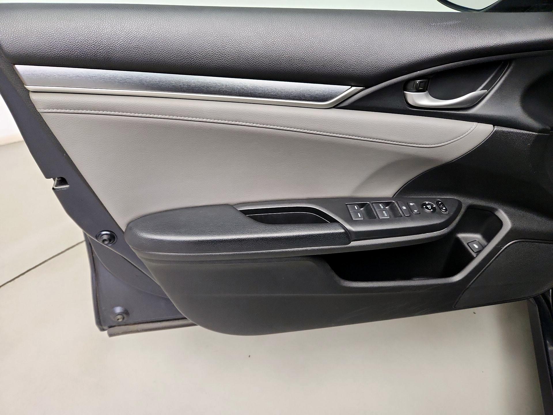 Thumbnail: 2017 Honda Civic - 12
