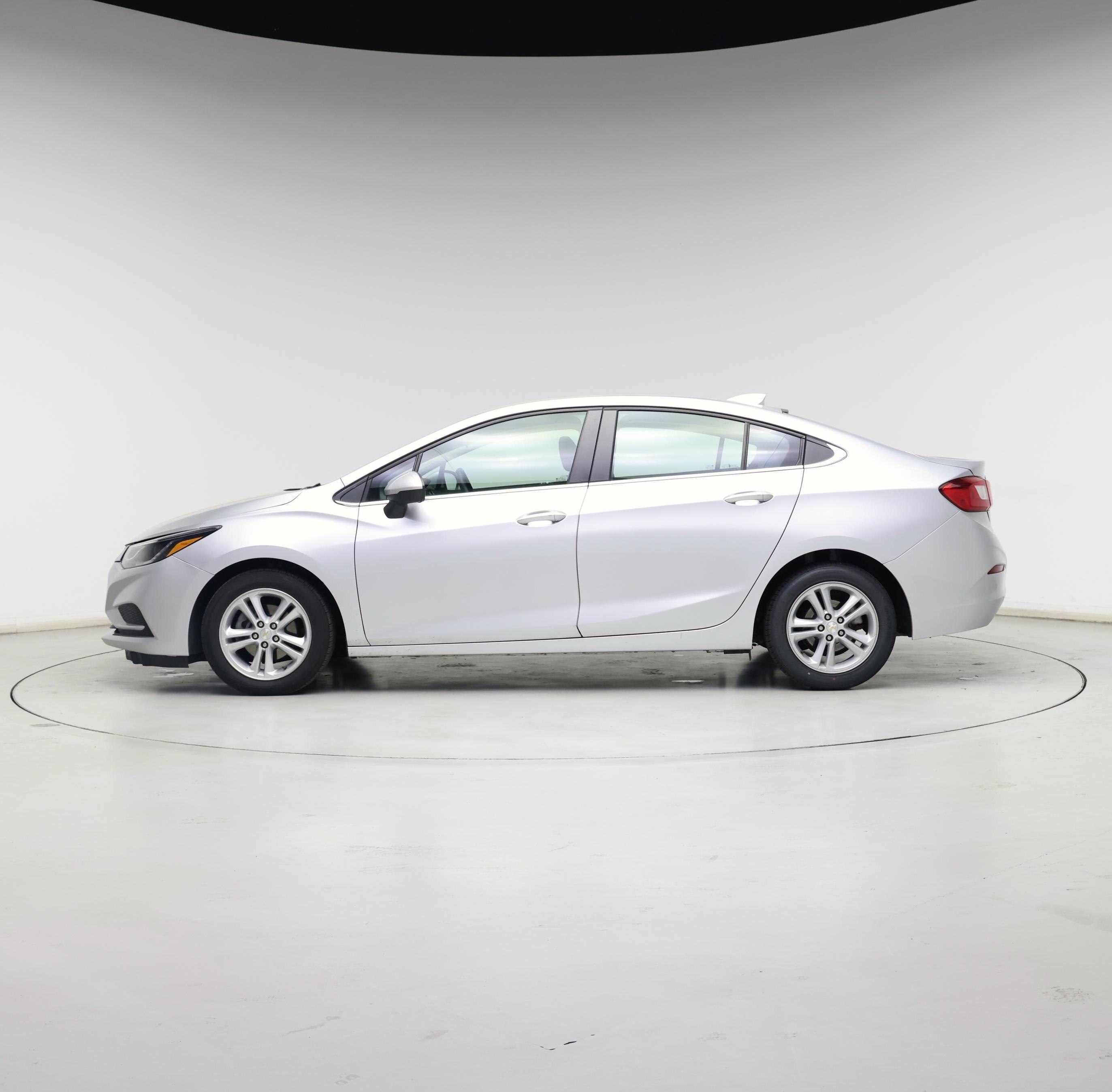 Thumbnail: 2018 Chevrolet Cruze - 3