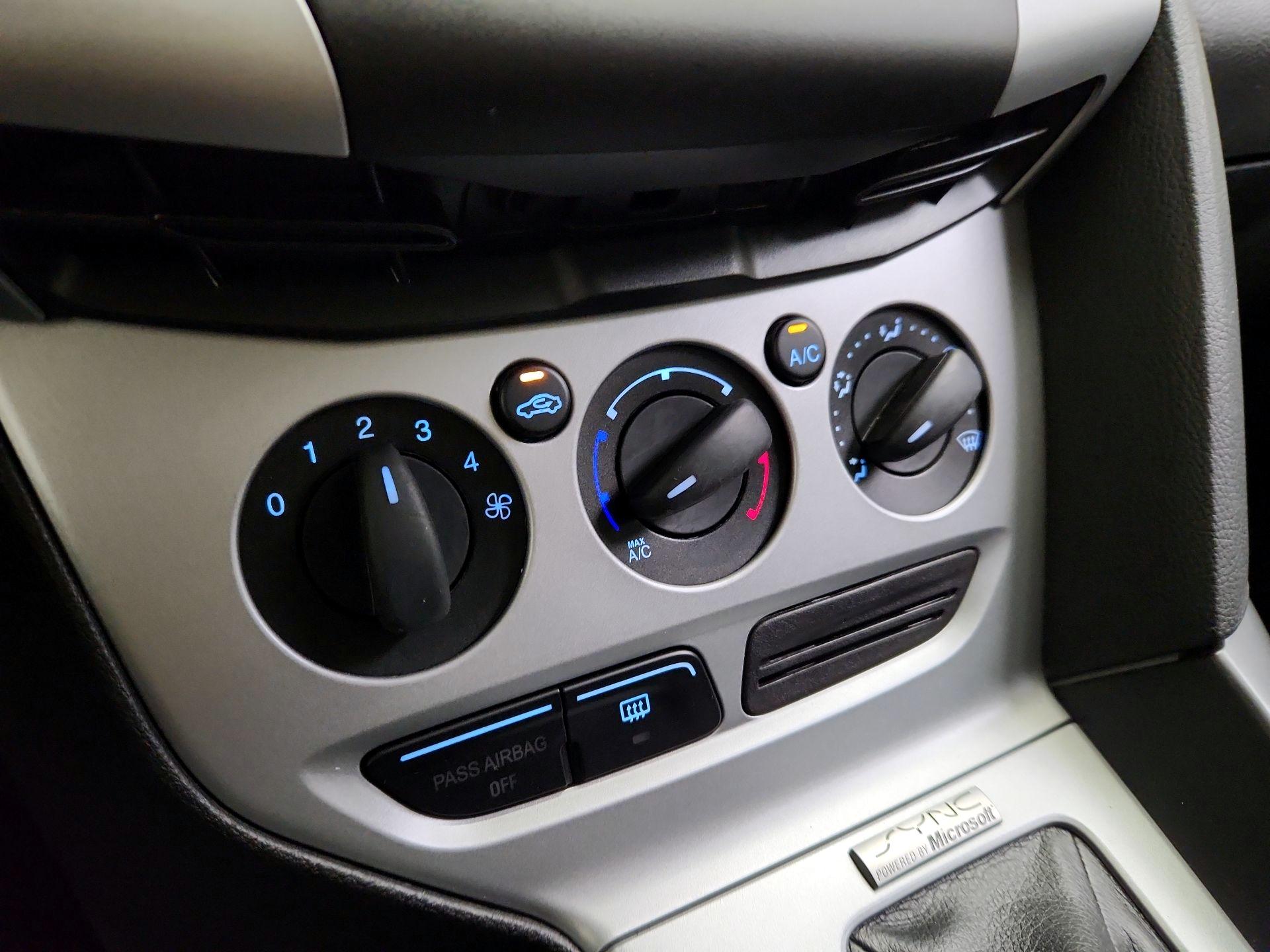 Thumbnail: 2014 Ford Focus - 15