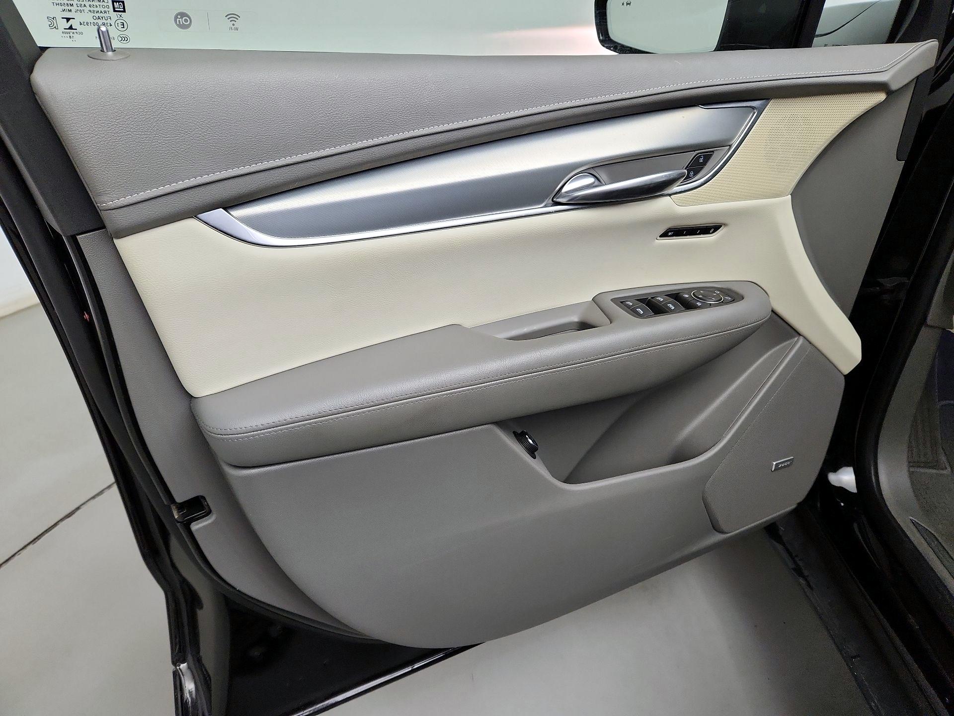 Thumbnail: 2019 Cadillac XT5 - 12