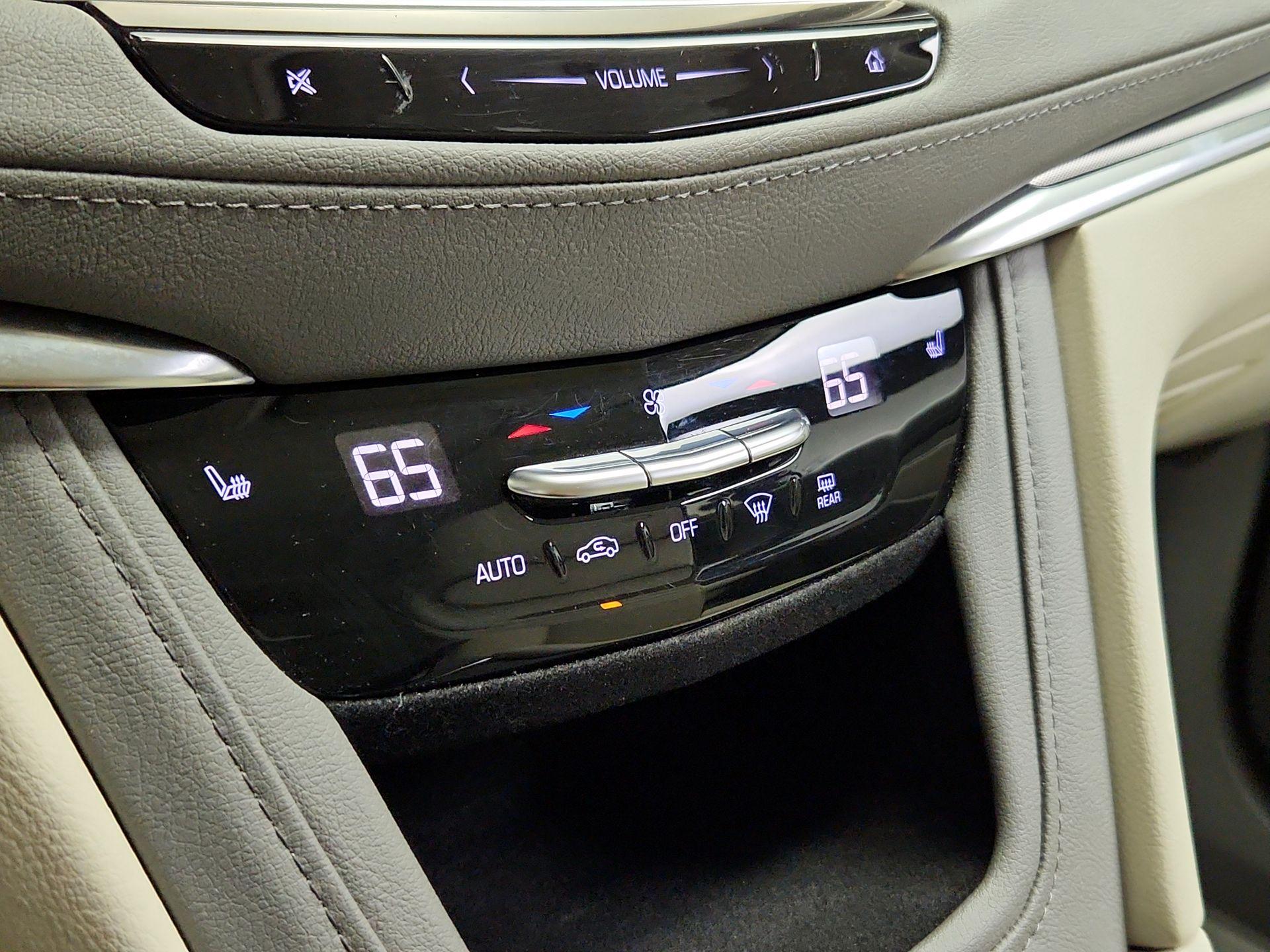 Thumbnail: 2019 Cadillac XT5 - 17