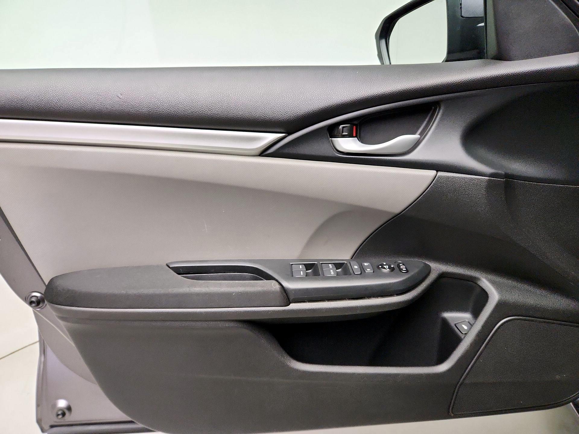 Thumbnail: 2016 Honda Civic - 12