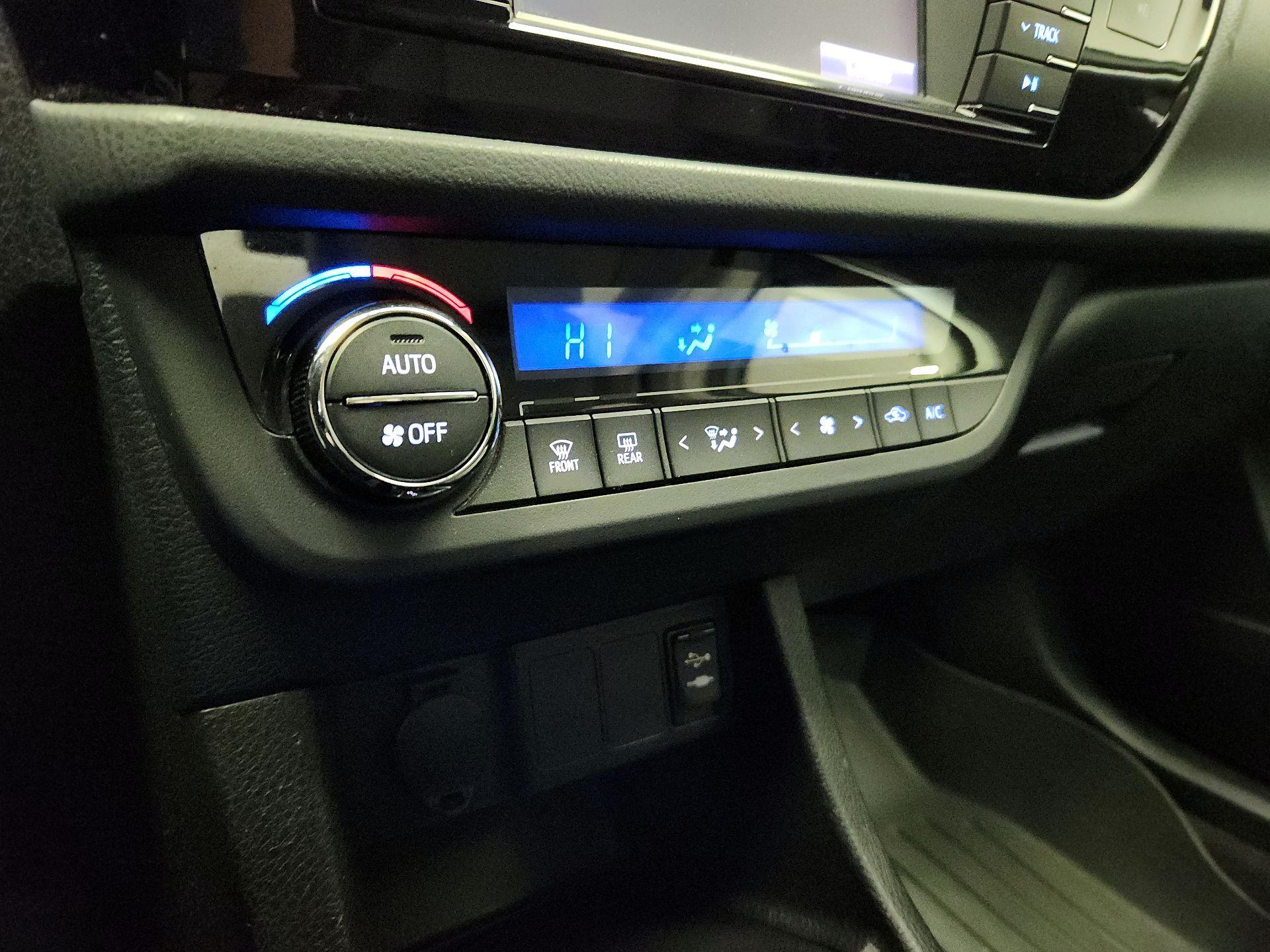 Thumbnail: 2016 Toyota Corolla - 16