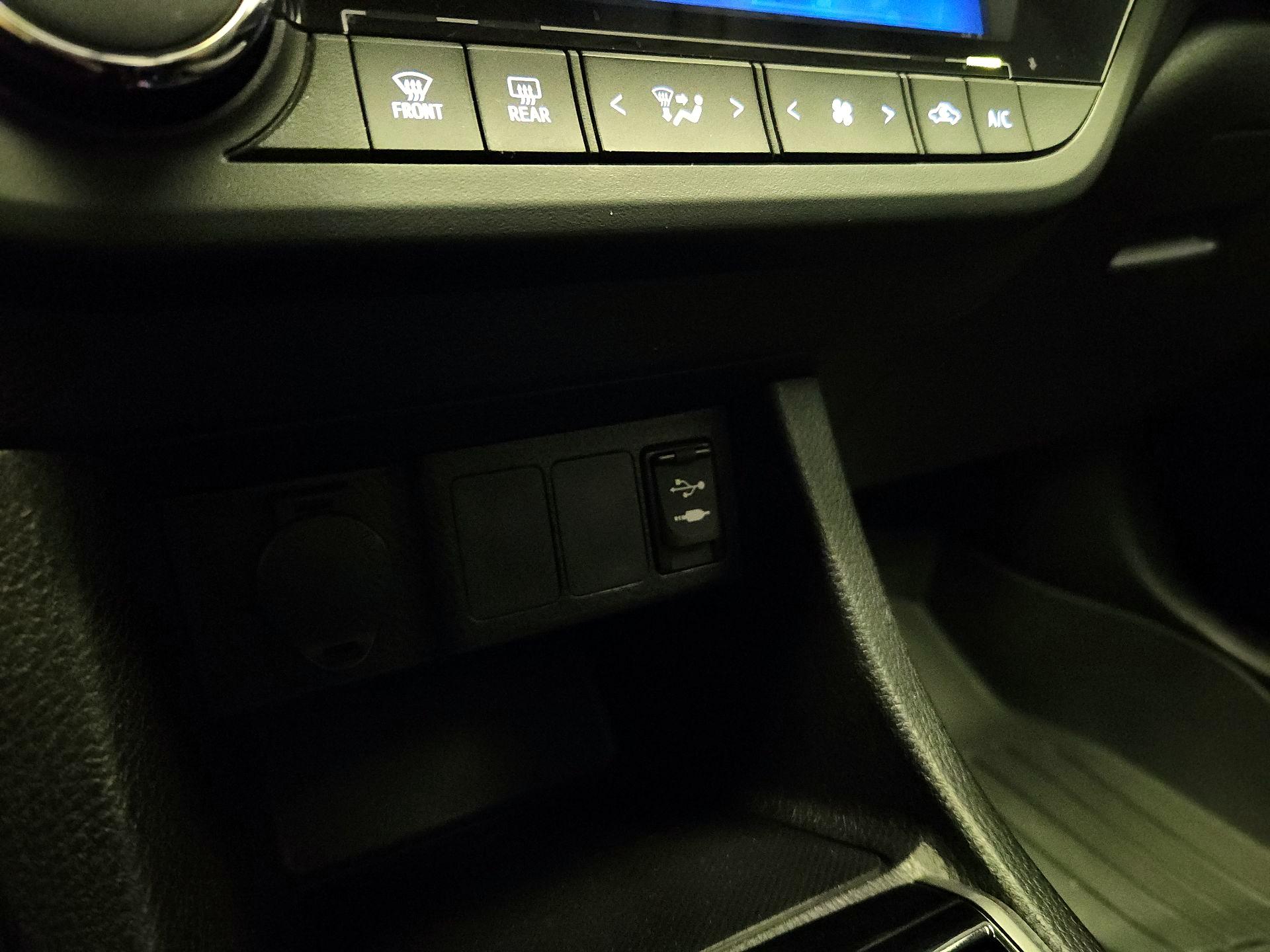 Thumbnail: 2016 Toyota Corolla - 18