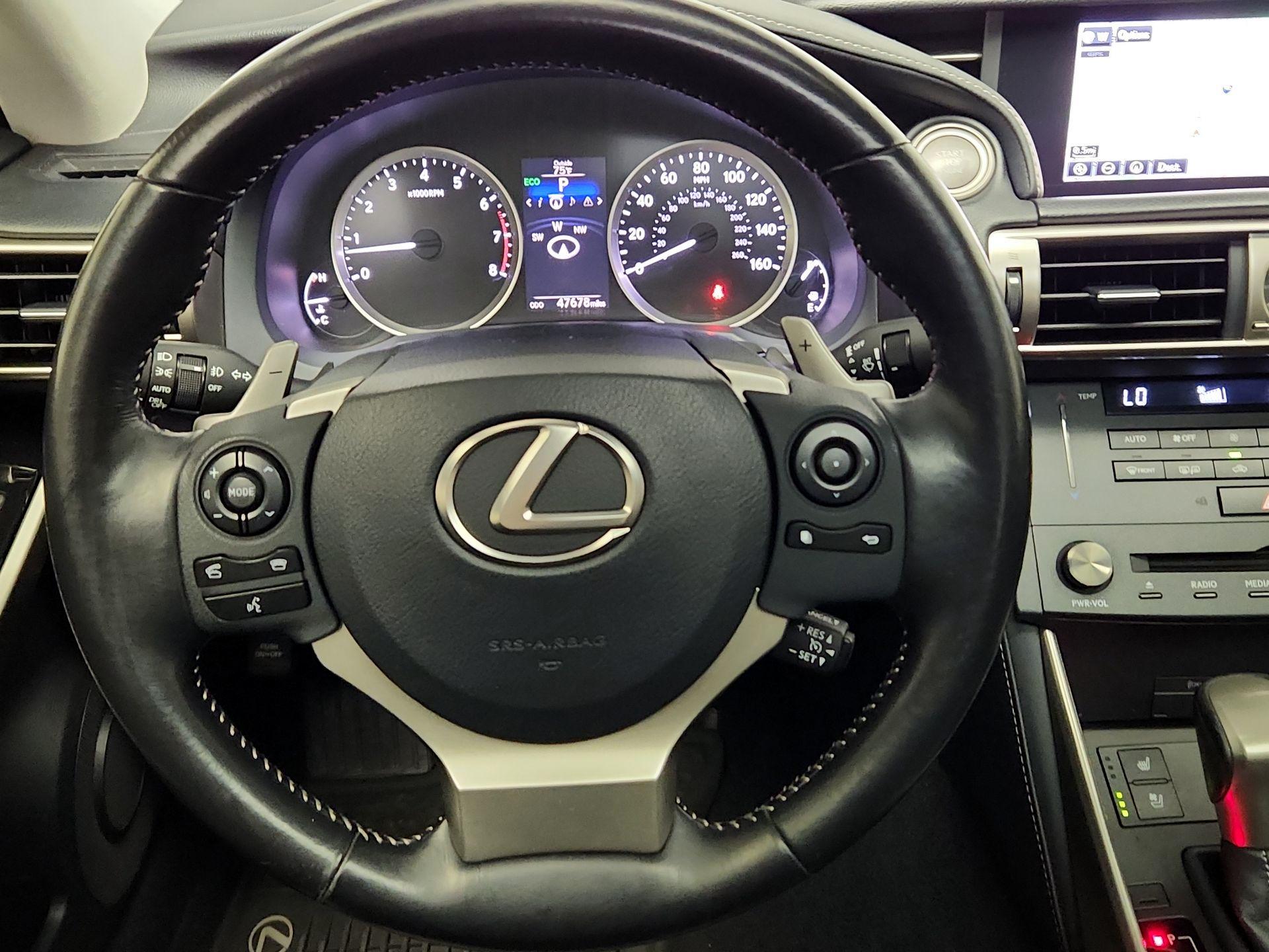 Thumbnail: 2016 Lexus IS - 10