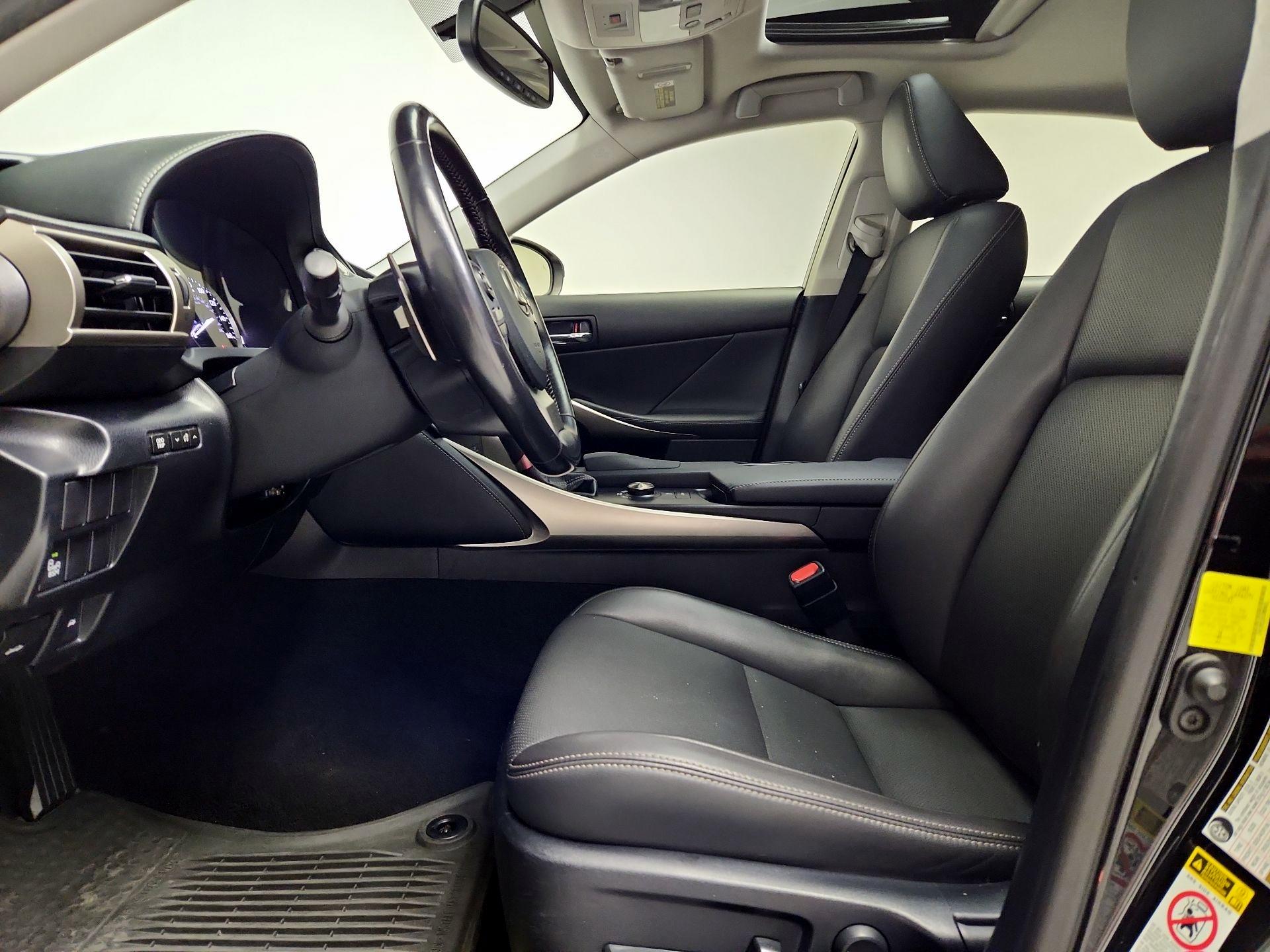 Thumbnail: 2016 Lexus IS - 11