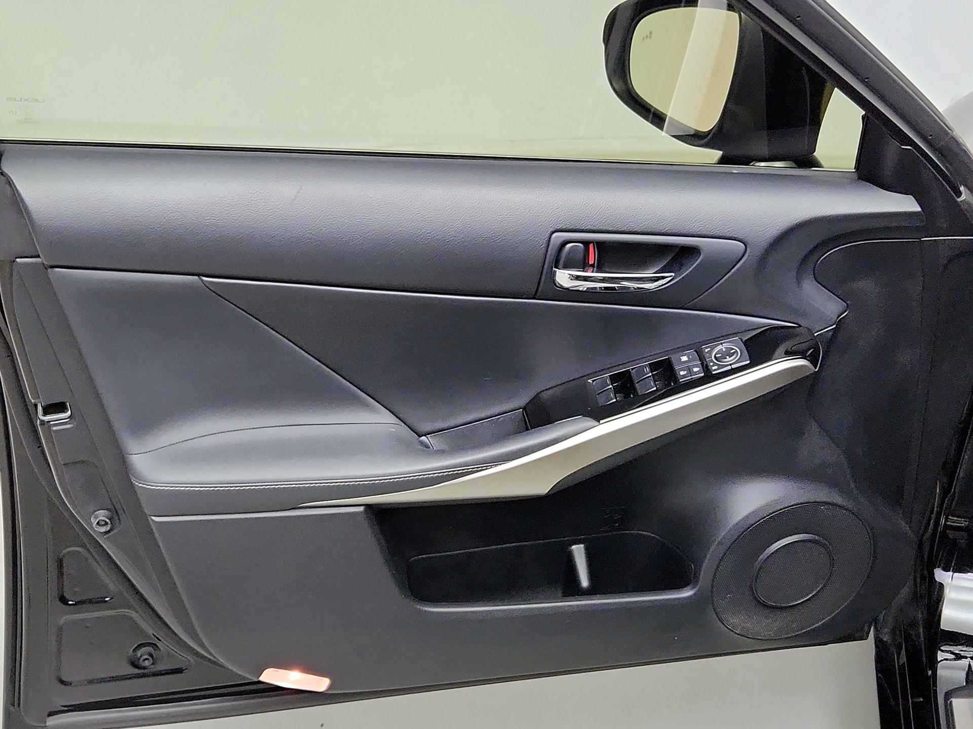 Thumbnail: 2016 Lexus IS - 12