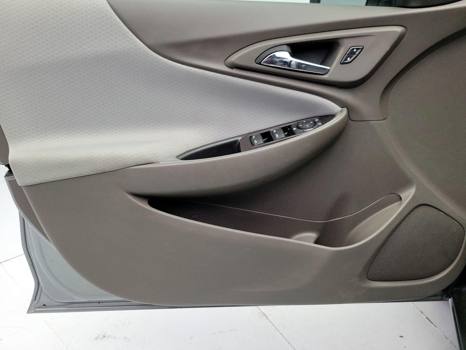 Thumbnail: 2023 Chevrolet Malibu - 12
