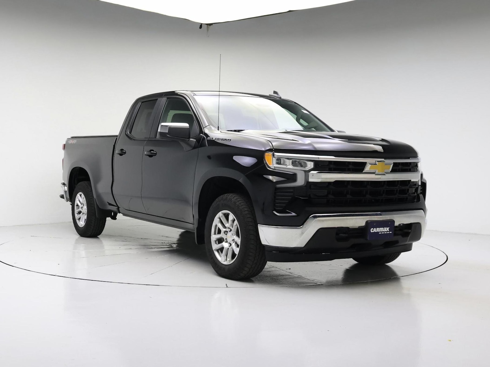 2023 Chevrolet Silverado 1500 LT - Photo 2