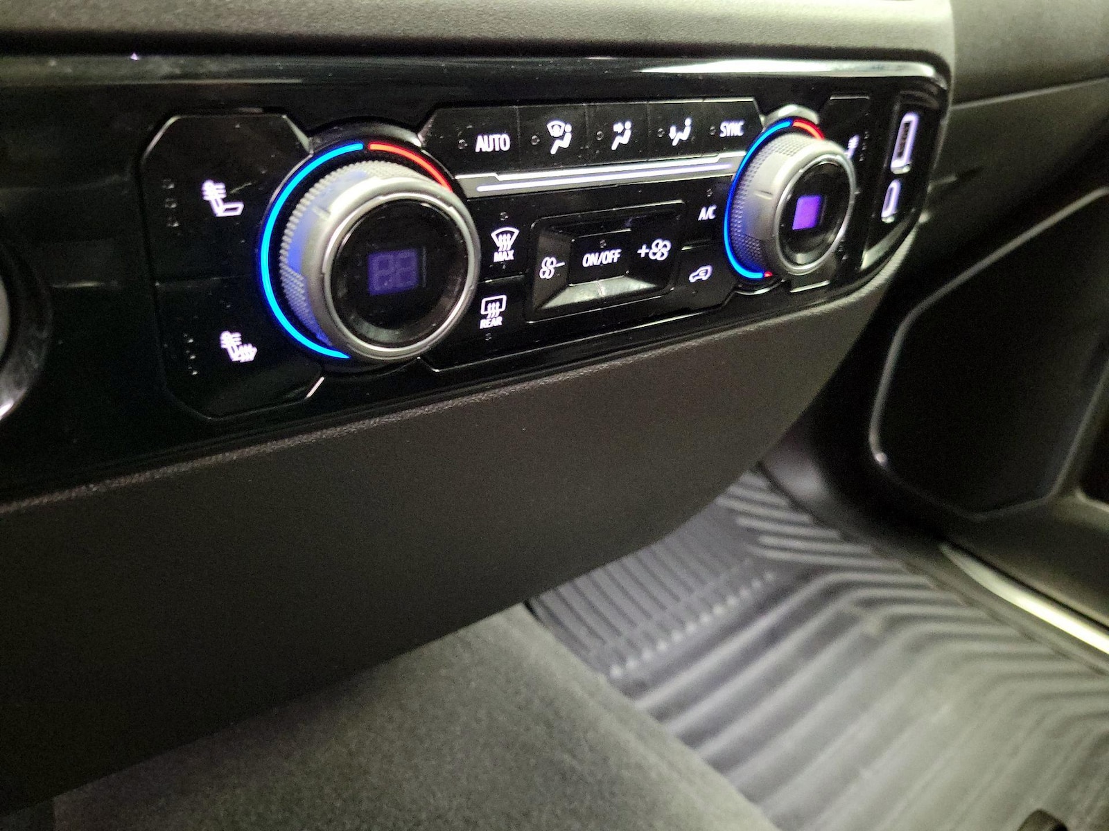 2023 Chevrolet Silverado 1500 LT - Photo 17