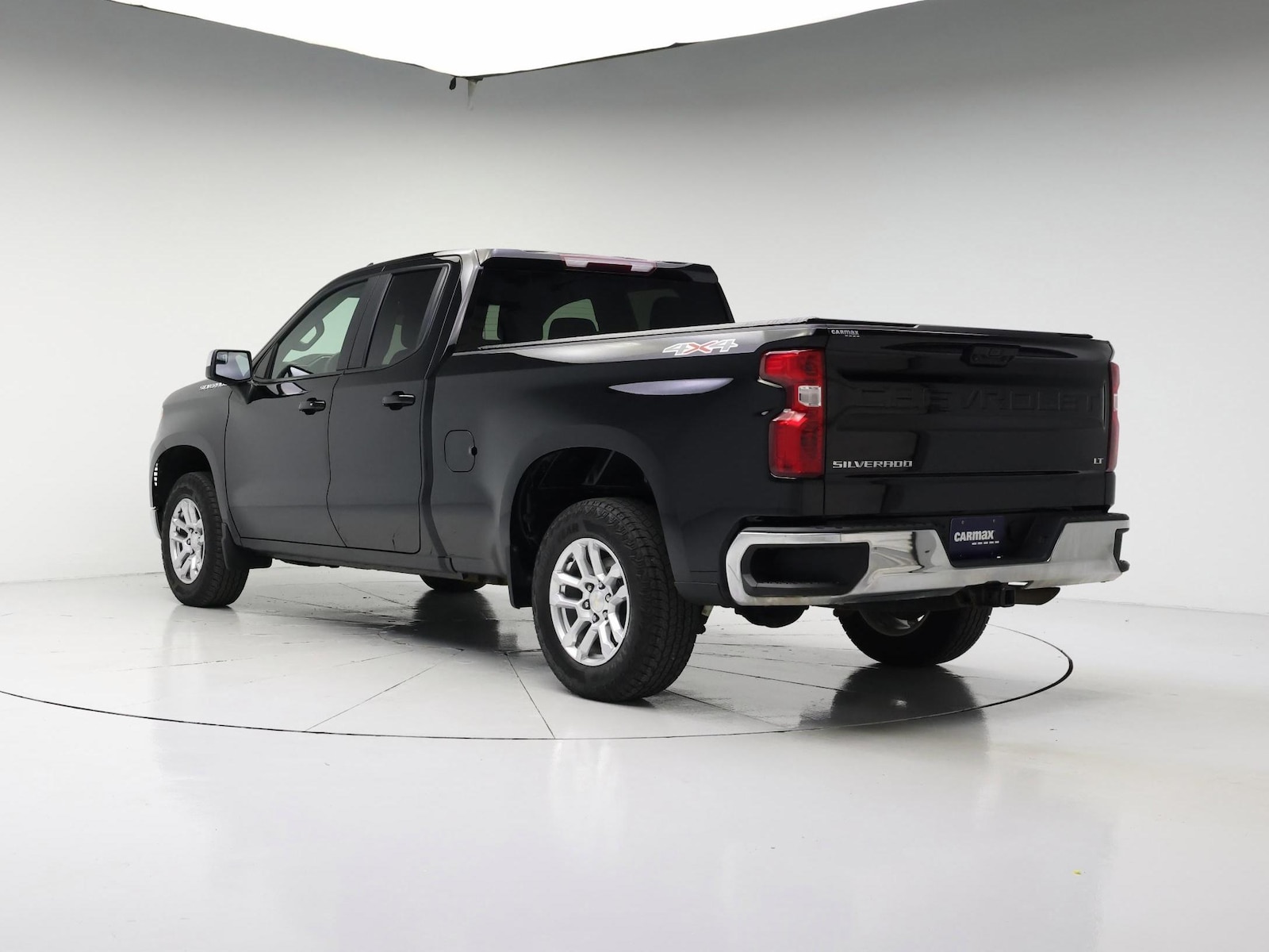 2023 Chevrolet Silverado 1500 LT - Photo 3