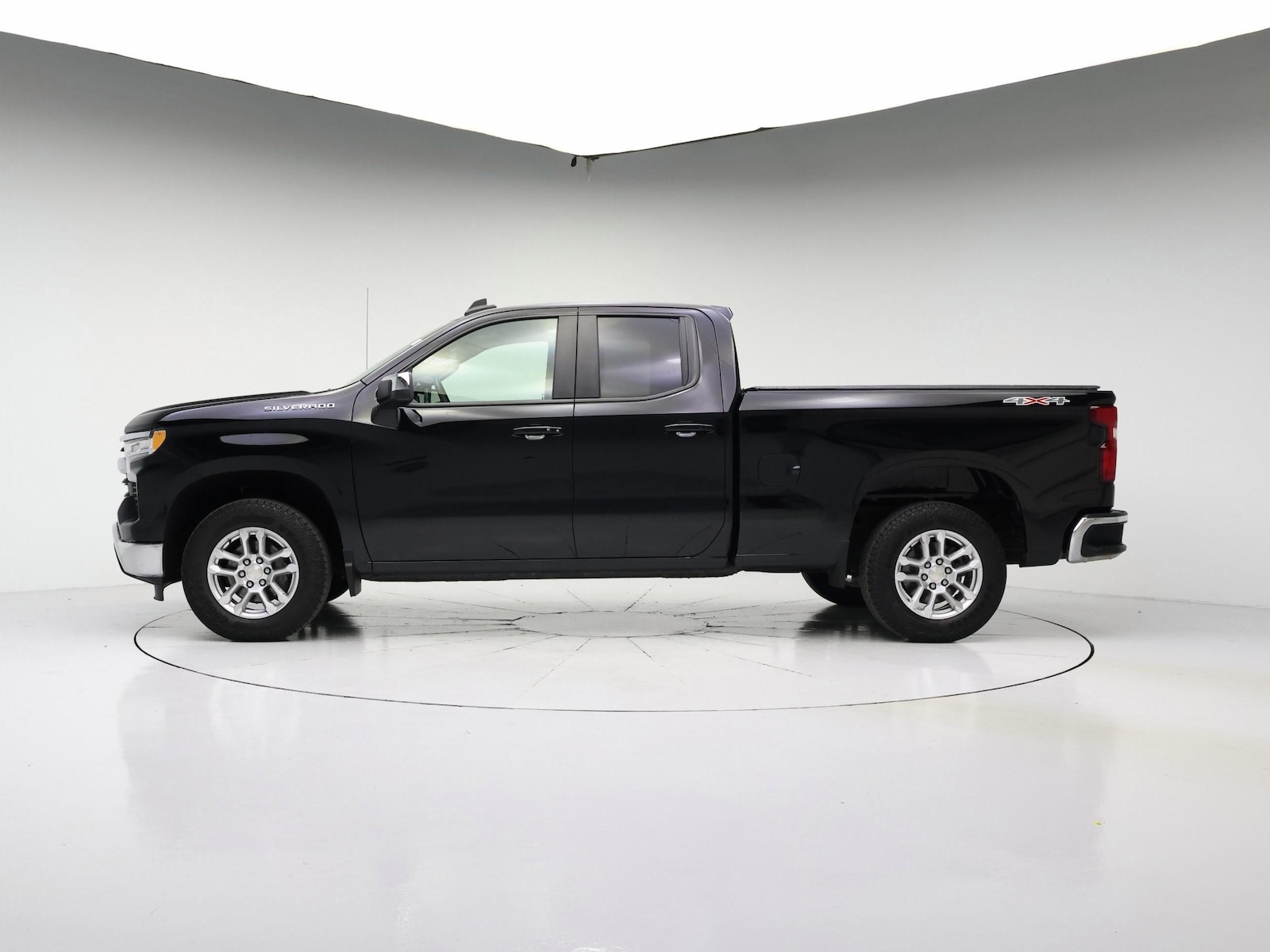 2023 Chevrolet Silverado 1500 LT - Photo 4