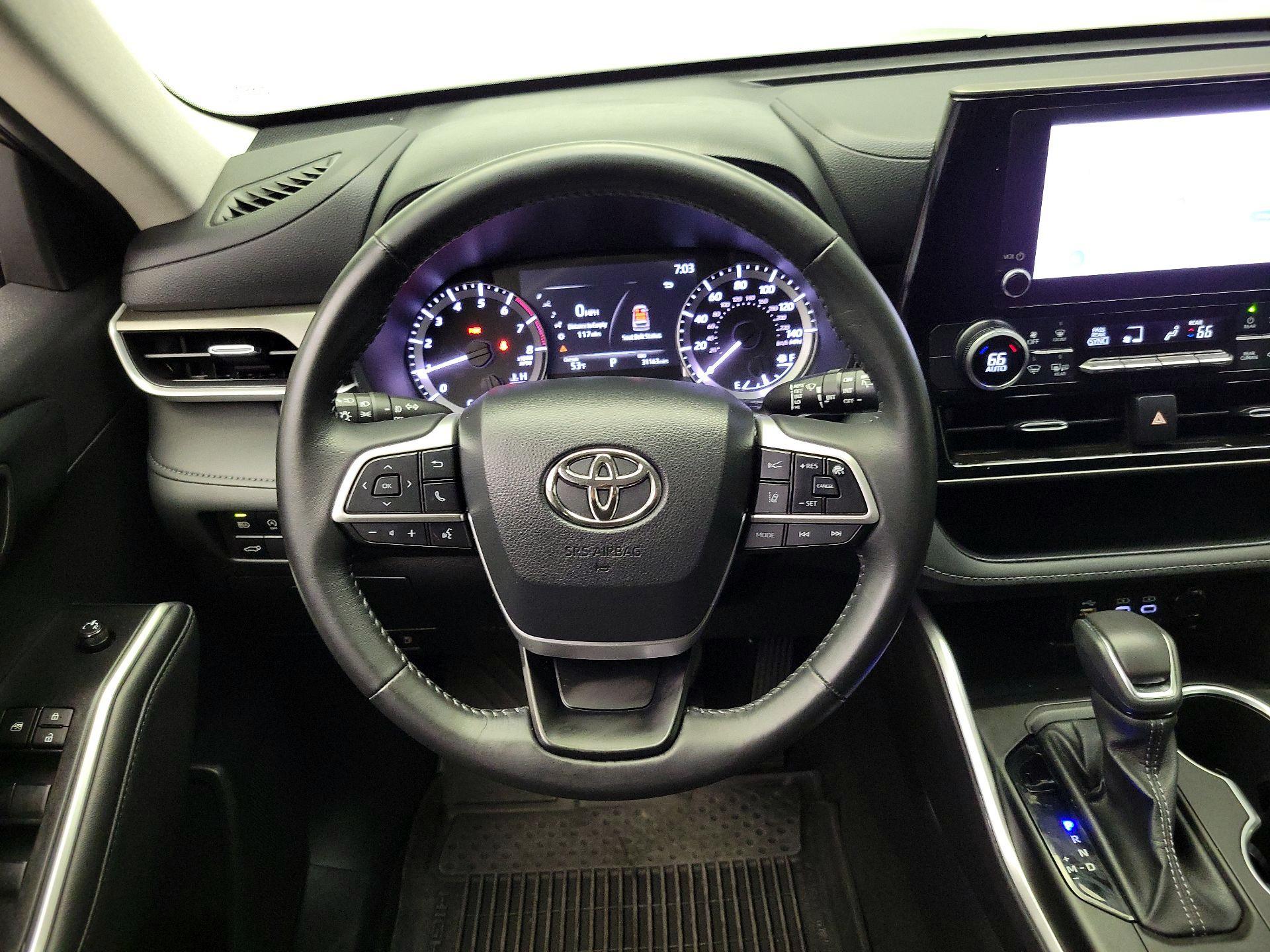 Thumbnail: 2023 Toyota Highlander - 10