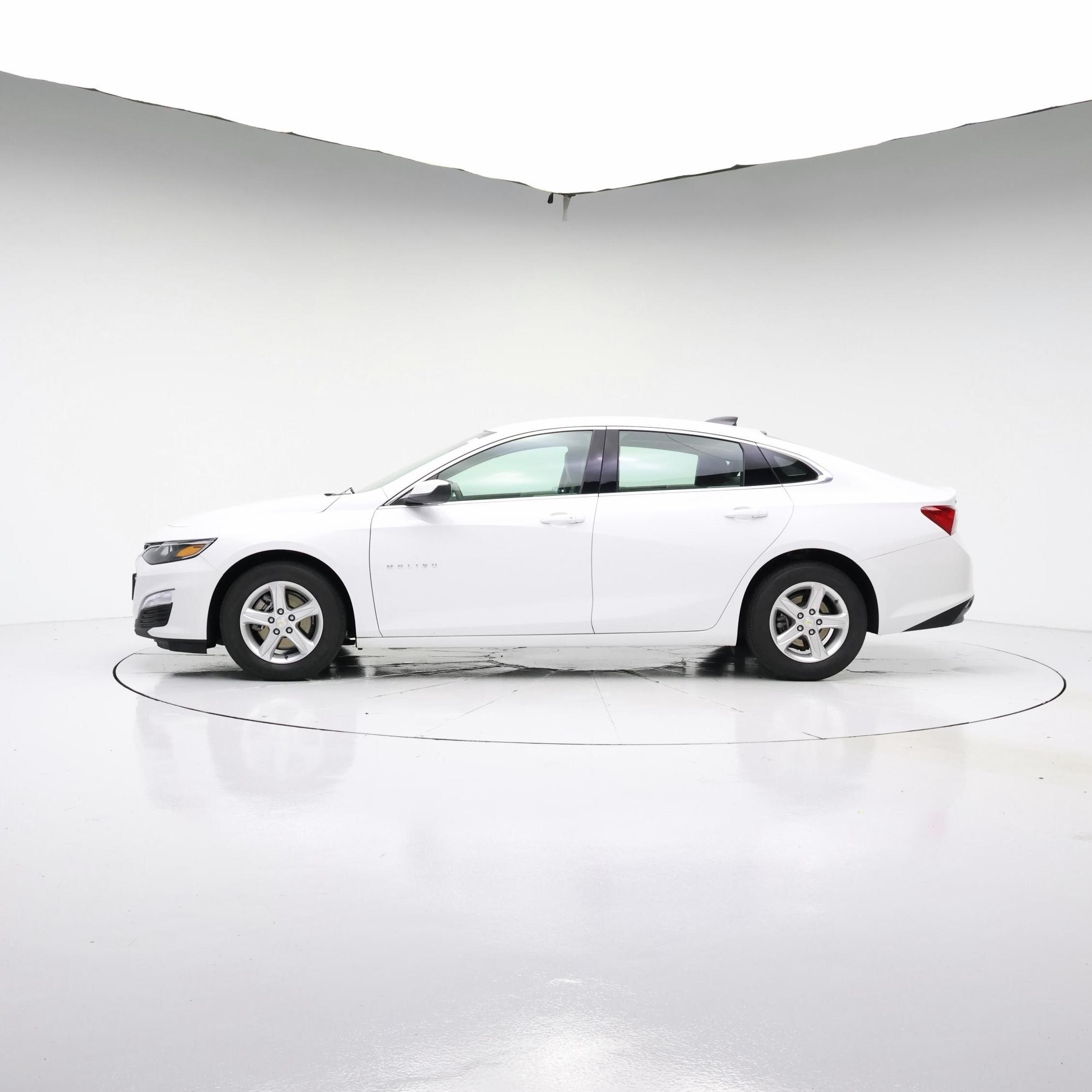 Thumbnail: 2022 Chevrolet Malibu - 3
