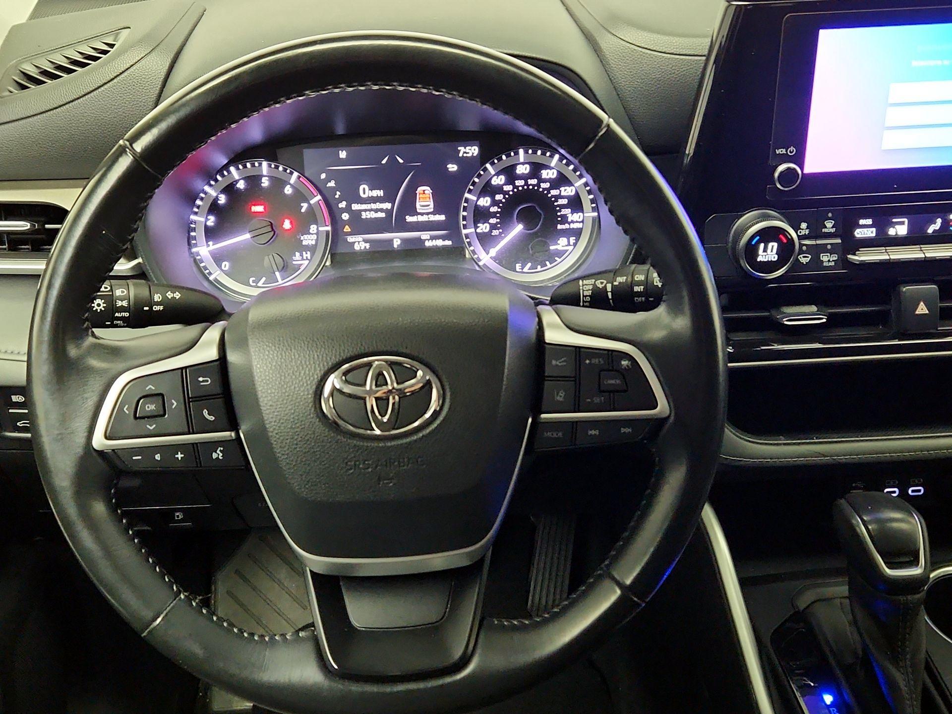 Thumbnail: 2023 Toyota Highlander - 10