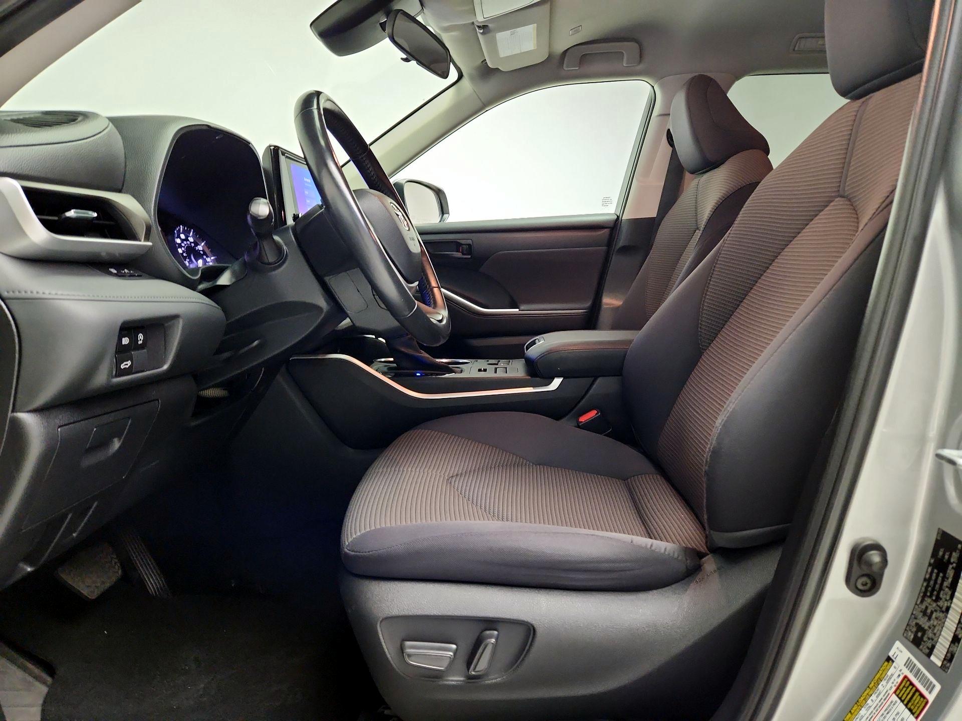 Thumbnail: 2023 Toyota Highlander - 11