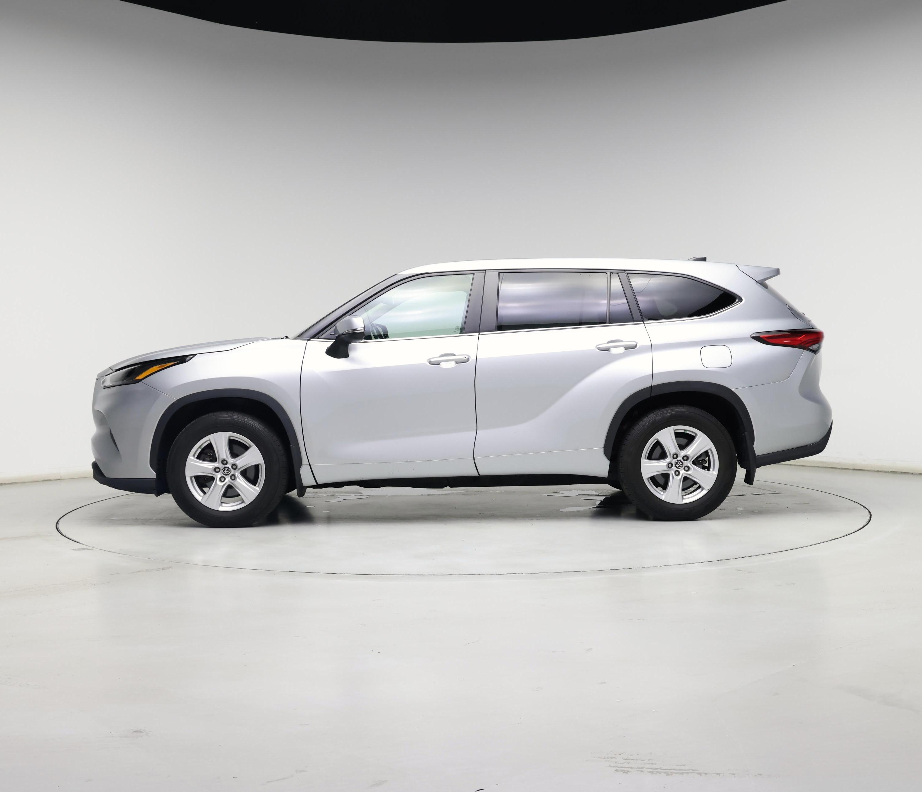 Thumbnail: 2023 Toyota Highlander - 3