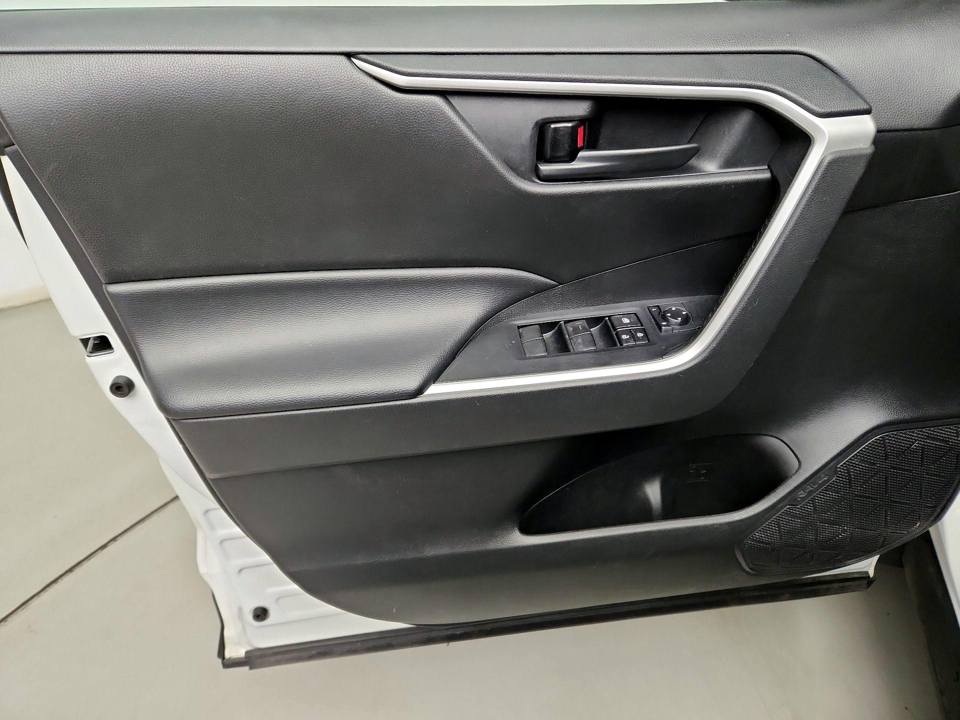 Thumbnail: 2022 Toyota RAV4 - 12