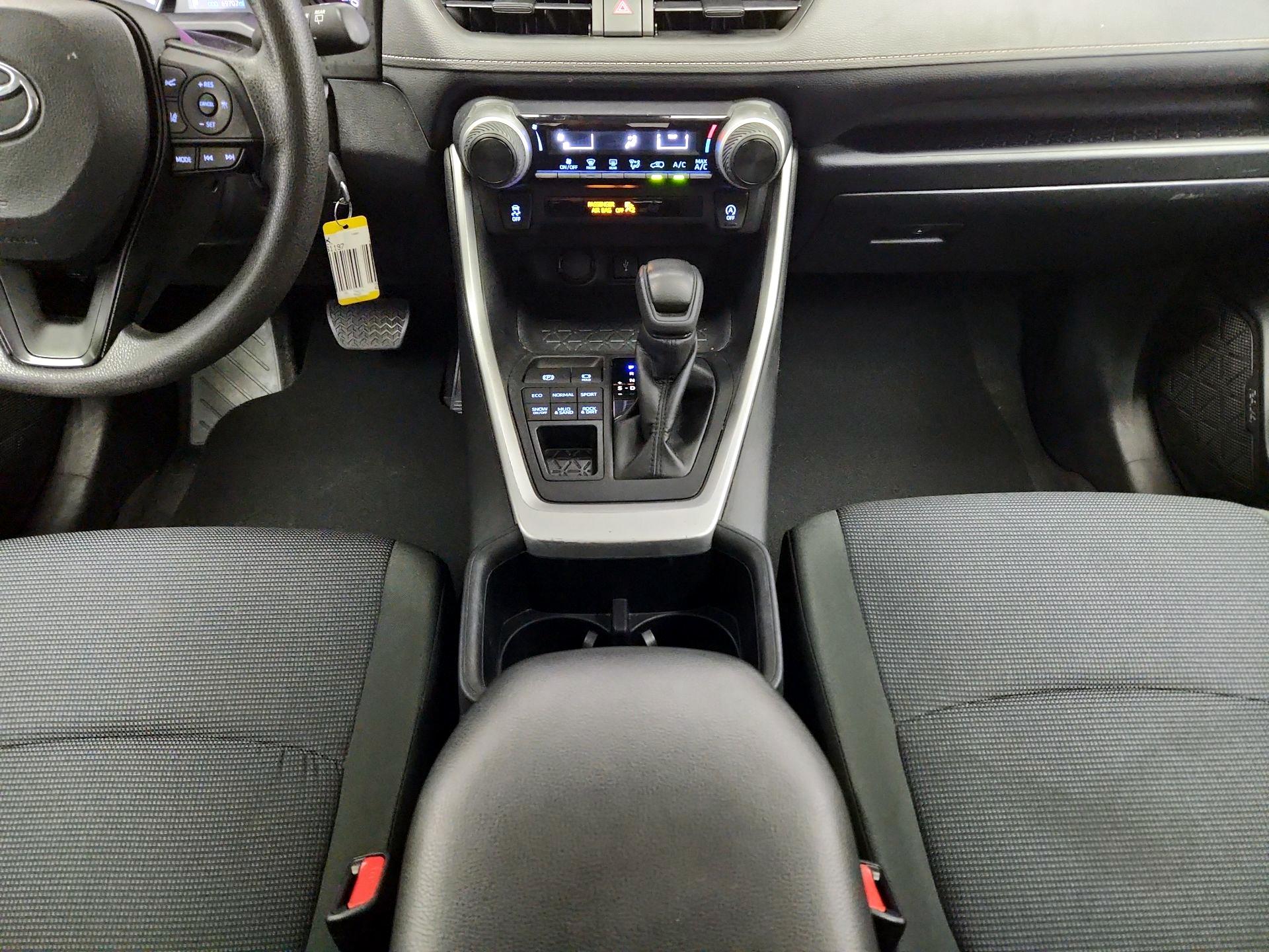 Thumbnail: 2022 Toyota RAV4 - 17