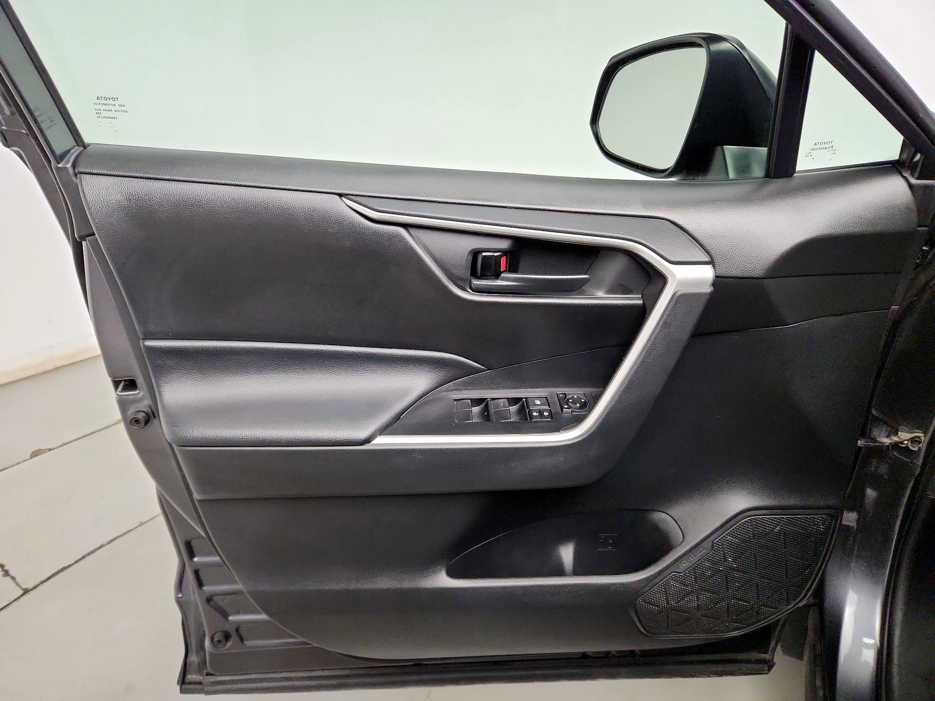 Thumbnail: 2021 Toyota RAV4 - 12