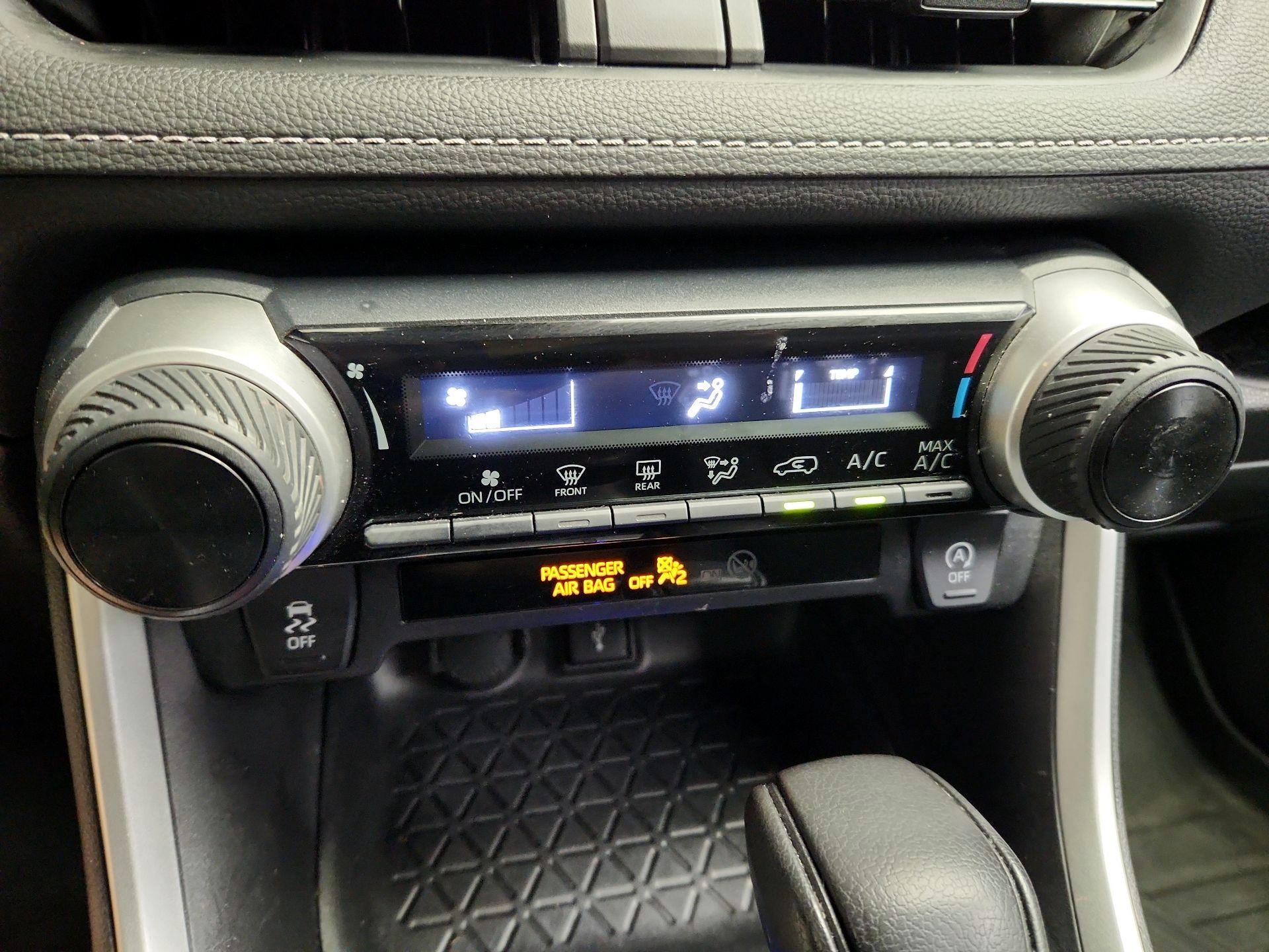 Thumbnail: 2021 Toyota RAV4 - 16