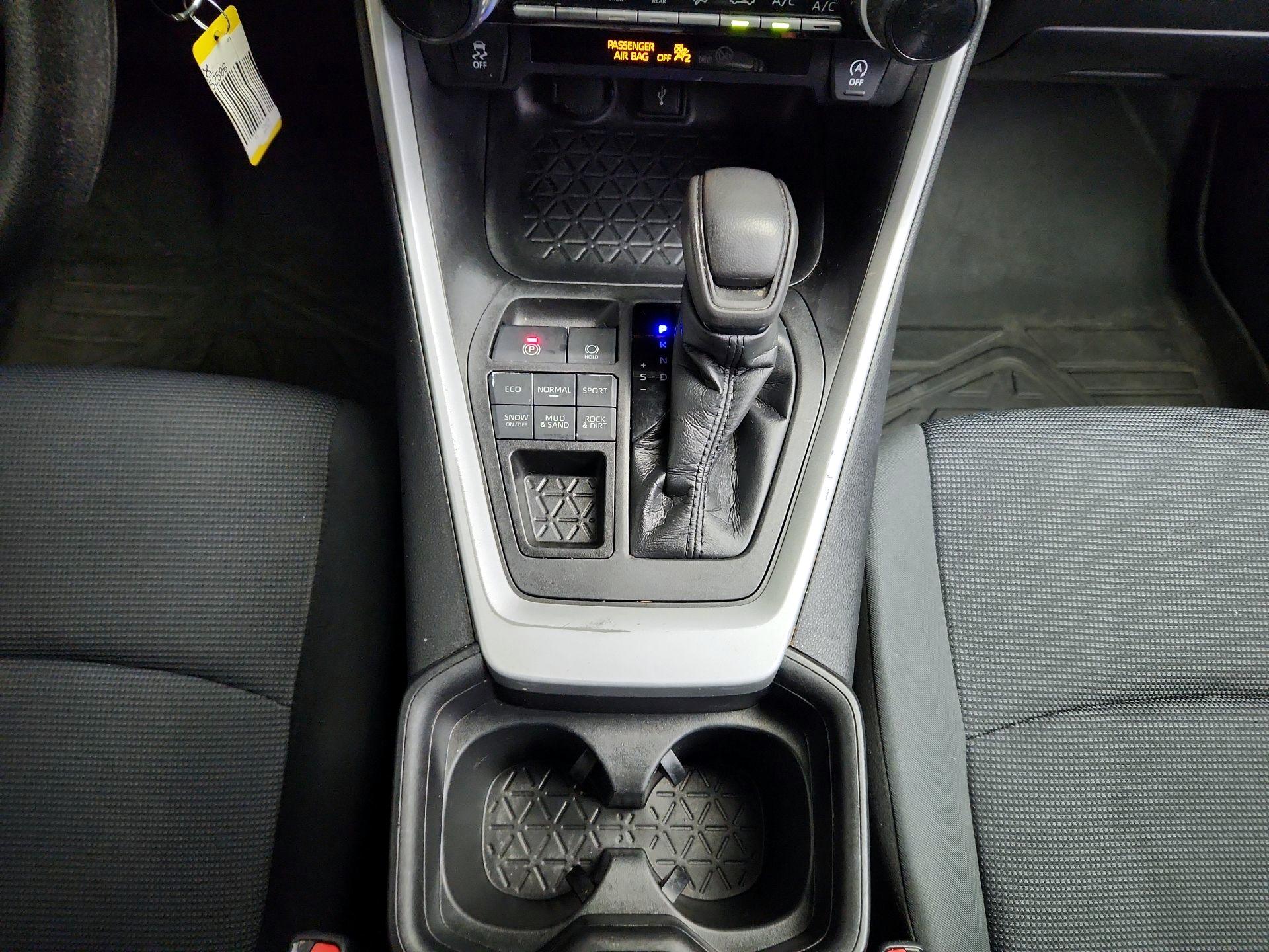 Thumbnail: 2021 Toyota RAV4 - 17