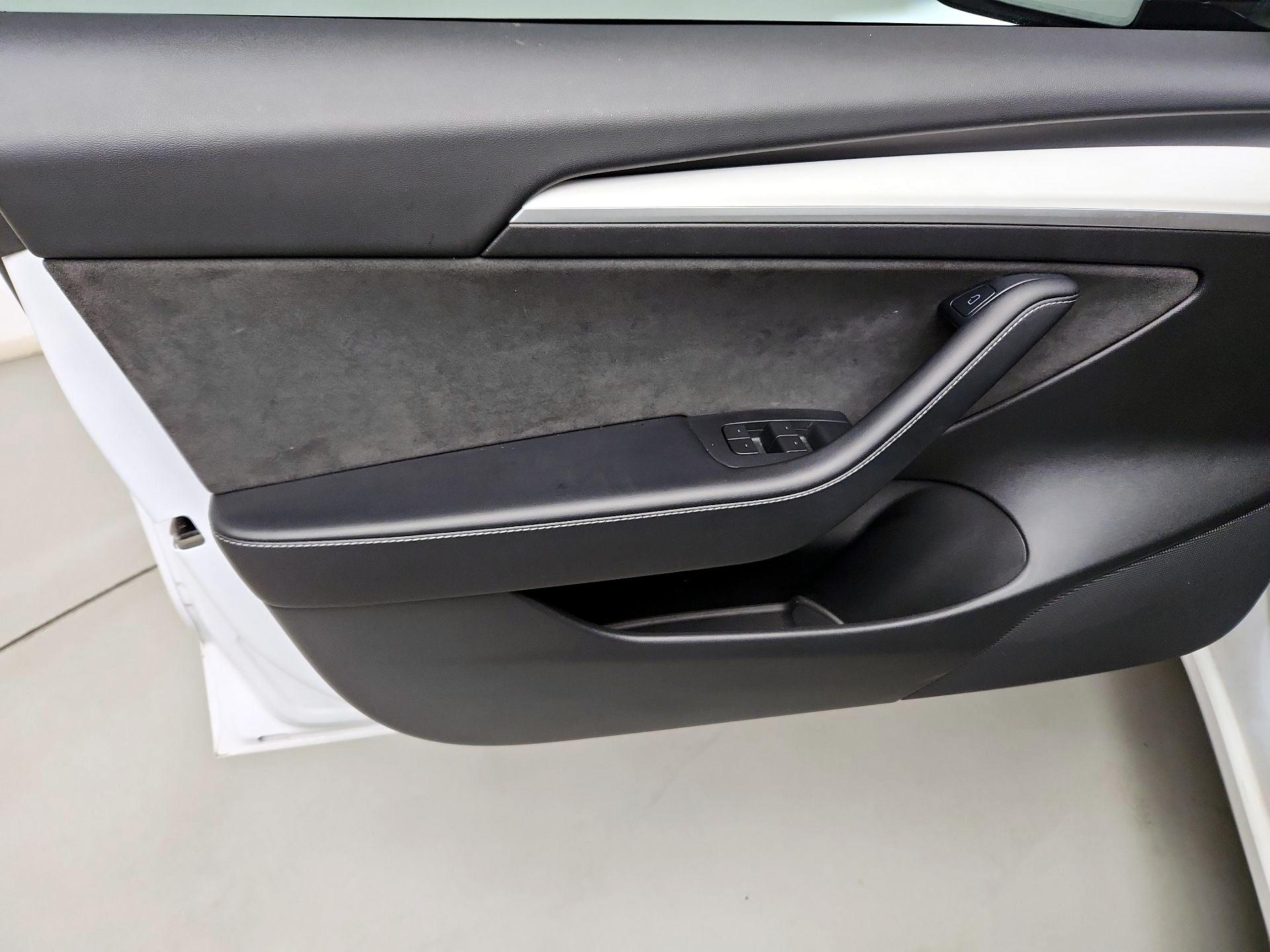 Thumbnail: 2021 Tesla Model 3 - 12