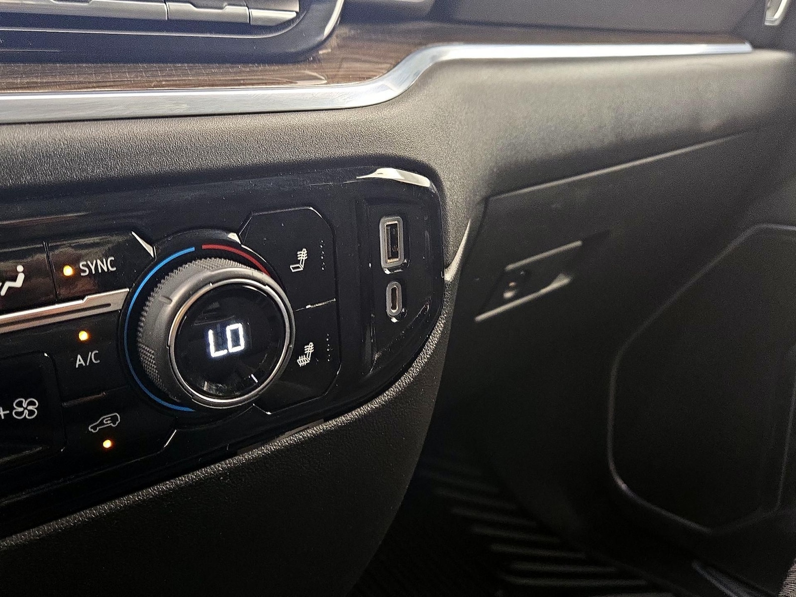 2022 Chevrolet Silverado 1500 LT - Photo 19