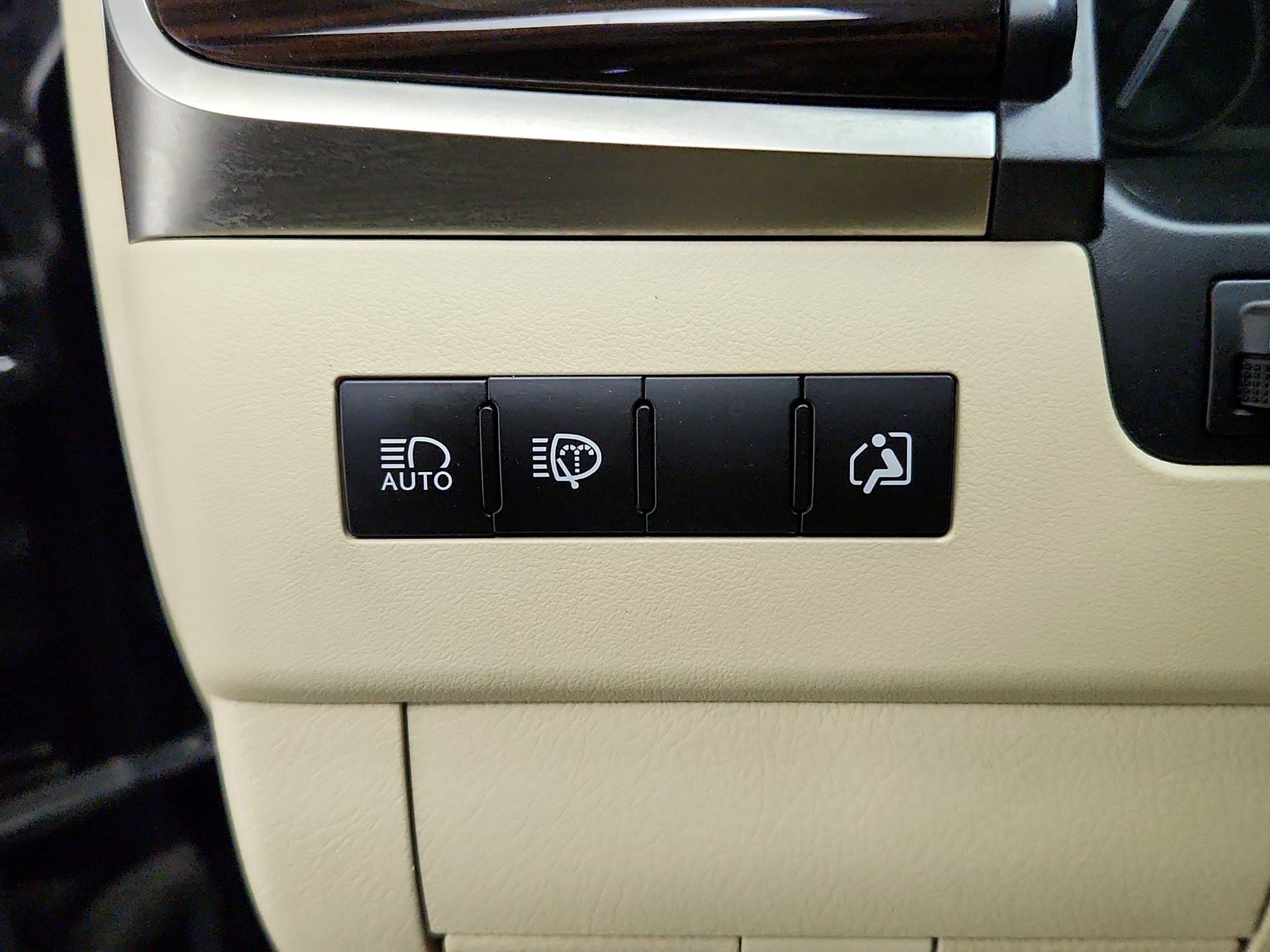 Thumbnail: 2018 Lexus LX - 13
