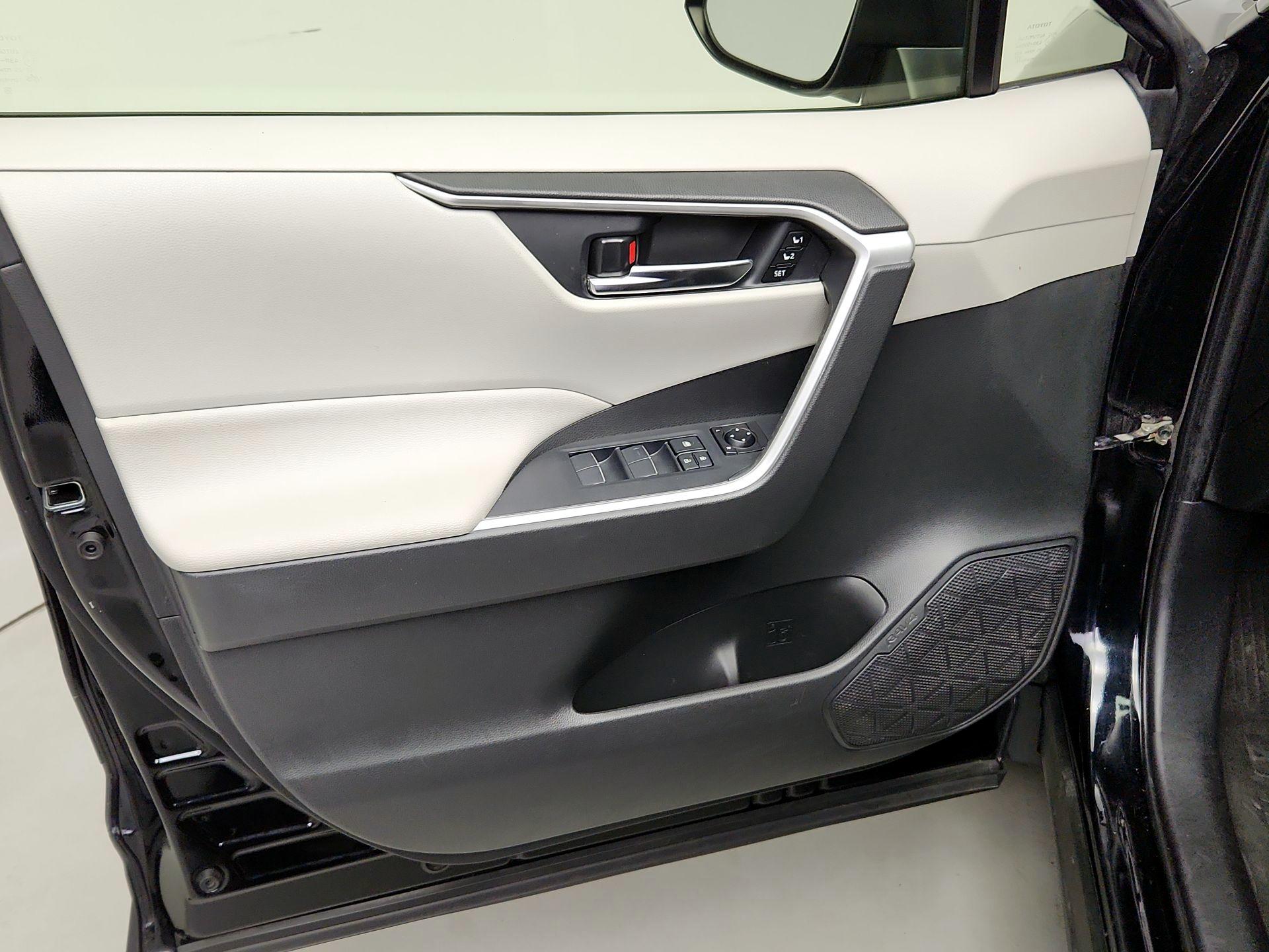 Thumbnail: 2021 Toyota RAV4 - 12