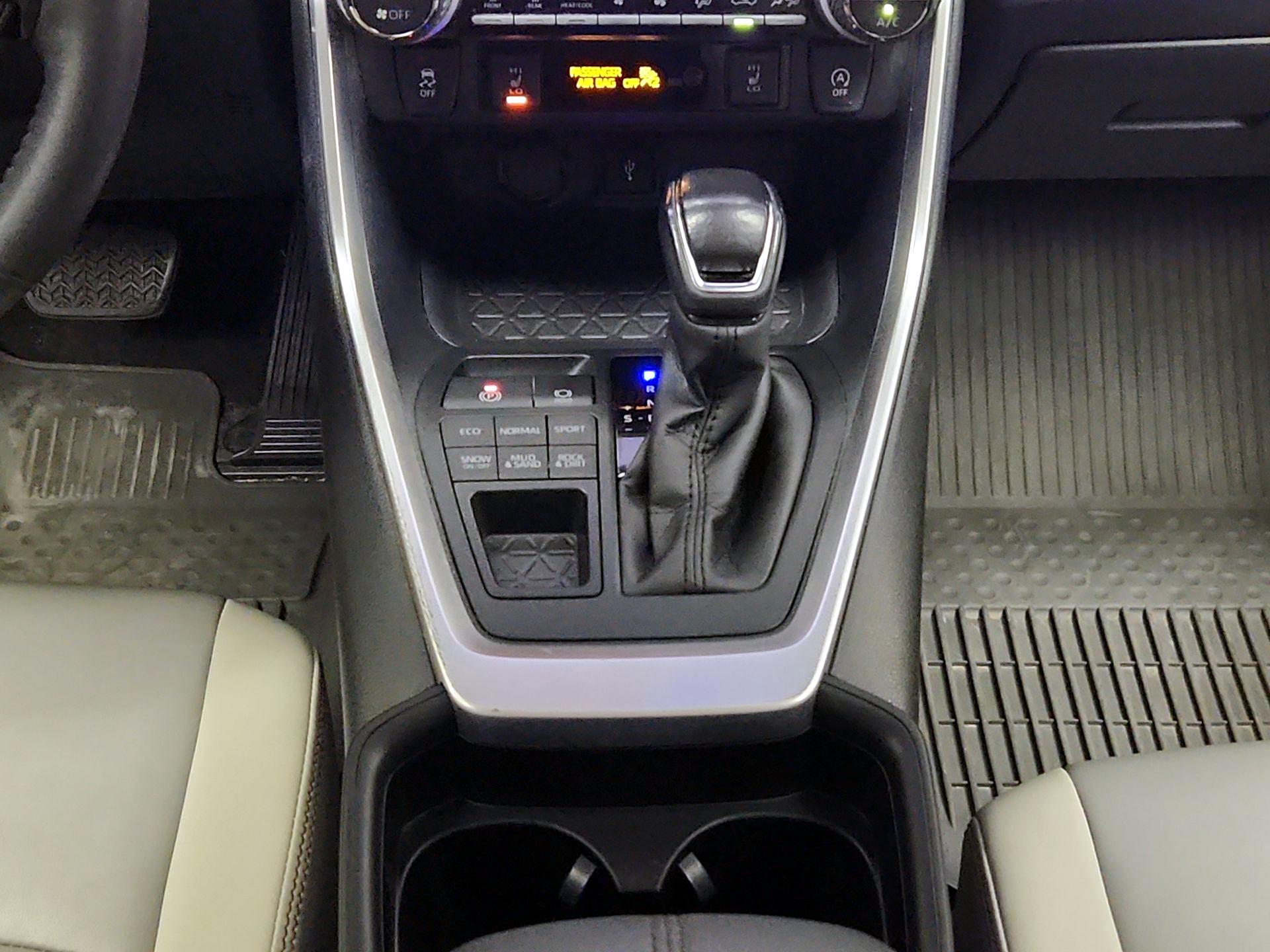 Thumbnail: 2021 Toyota RAV4 - 17