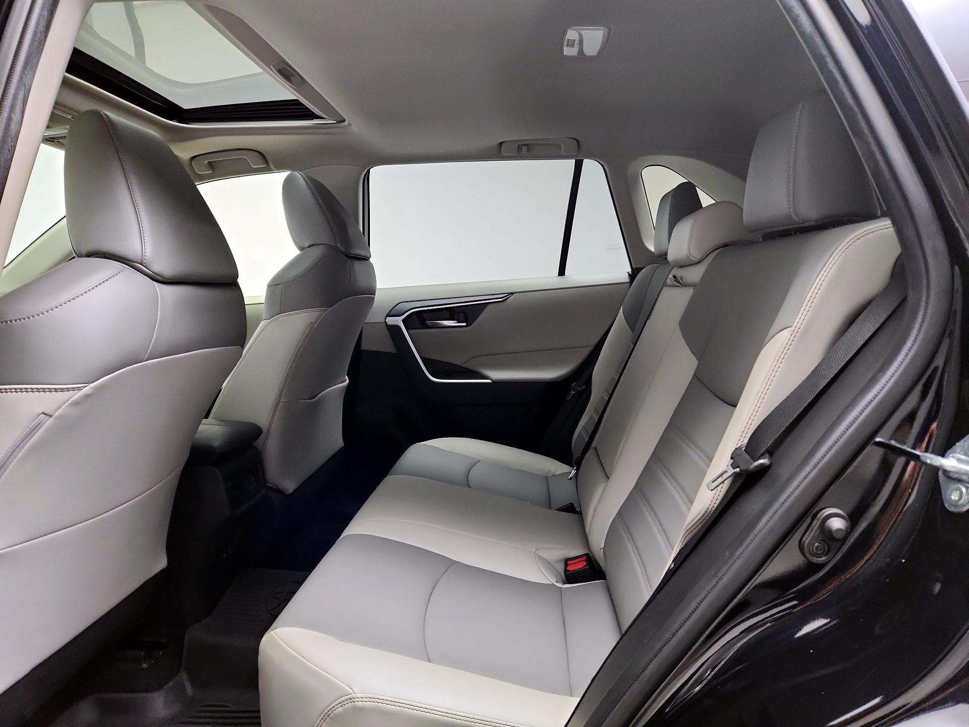 Thumbnail: 2021 Toyota RAV4 - 20
