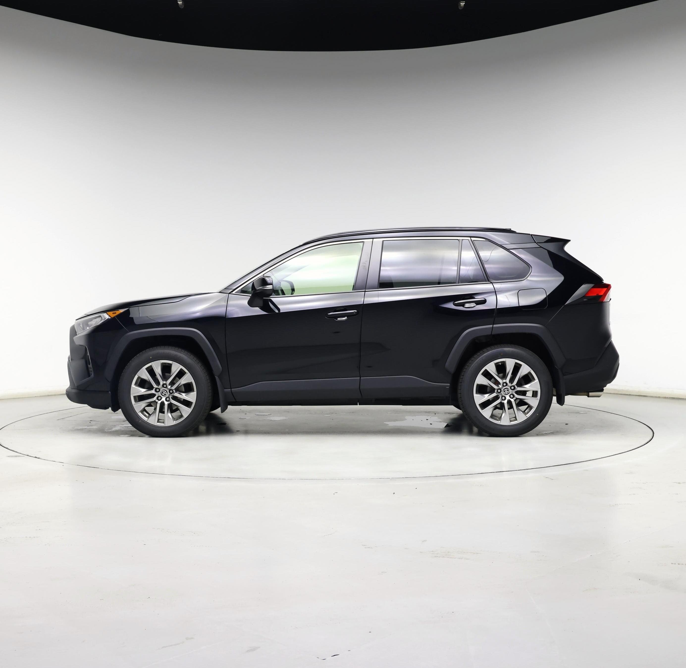 Thumbnail: 2021 Toyota RAV4 - 3