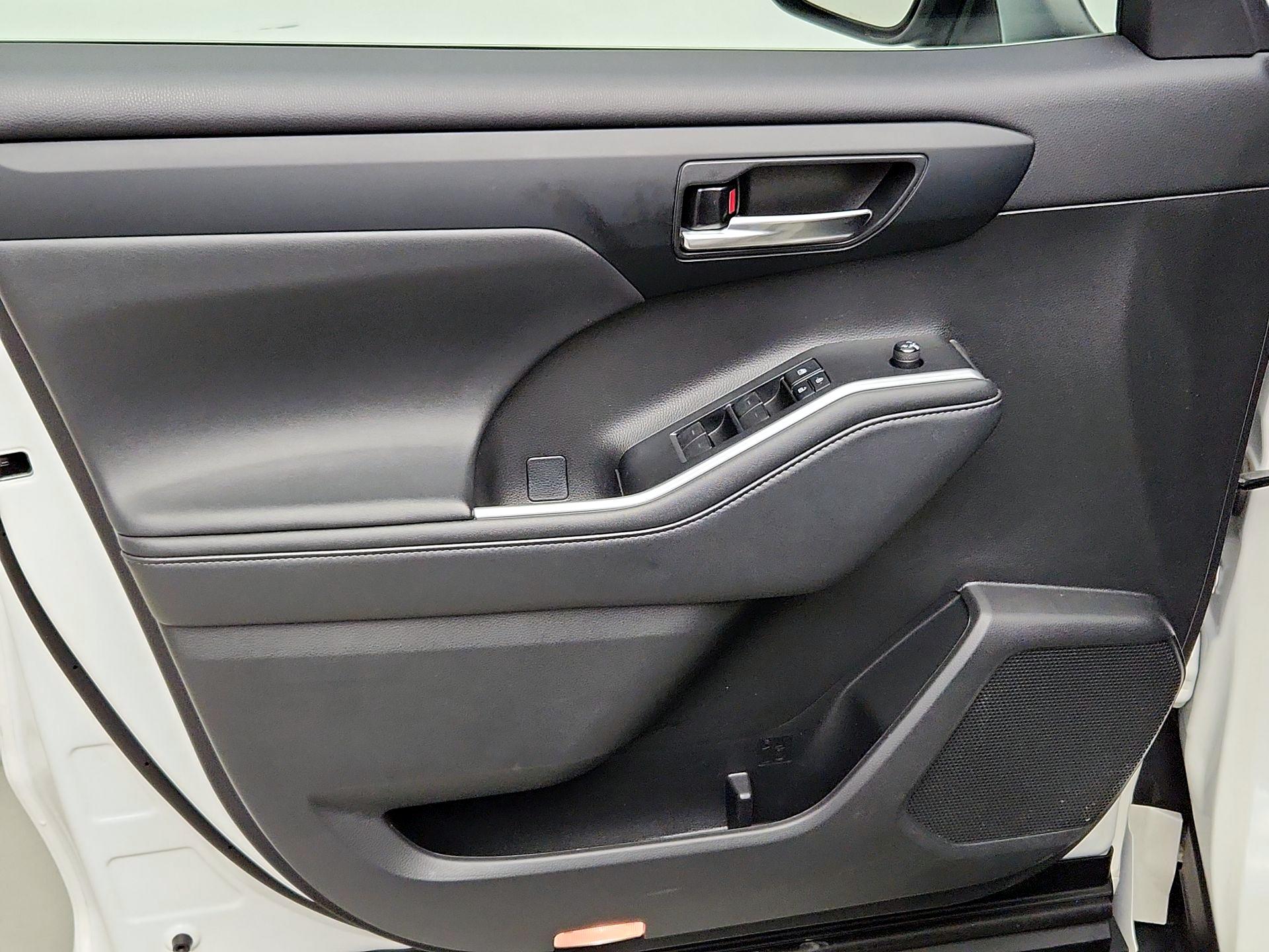 Thumbnail: 2021 Toyota Highlander - 12