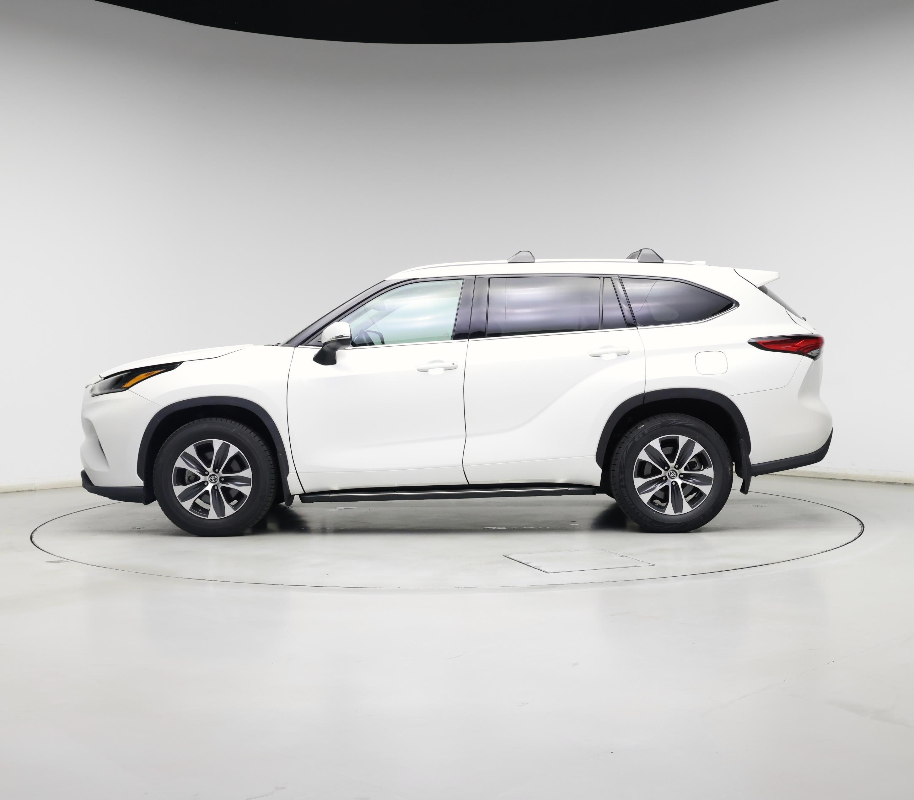 Thumbnail: 2021 Toyota Highlander - 3