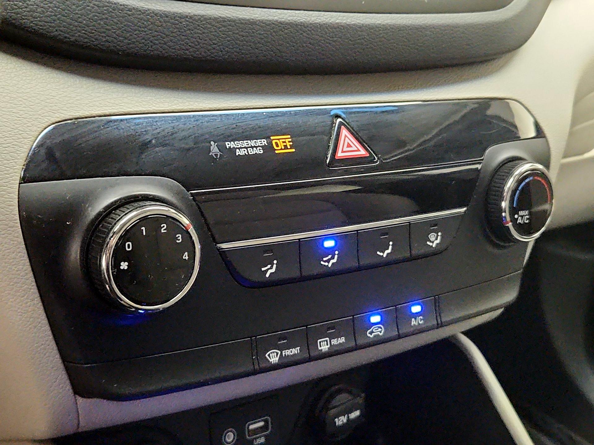Thumbnail: 2016 Hyundai Tucson - 16