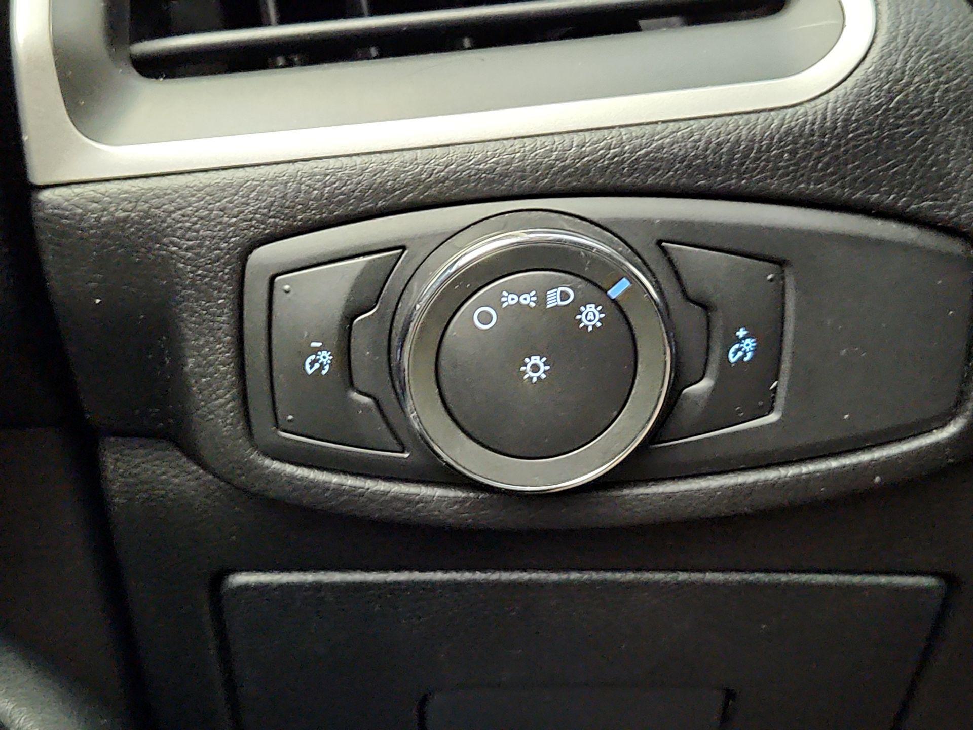 Thumbnail: 2015 Ford Edge - 13