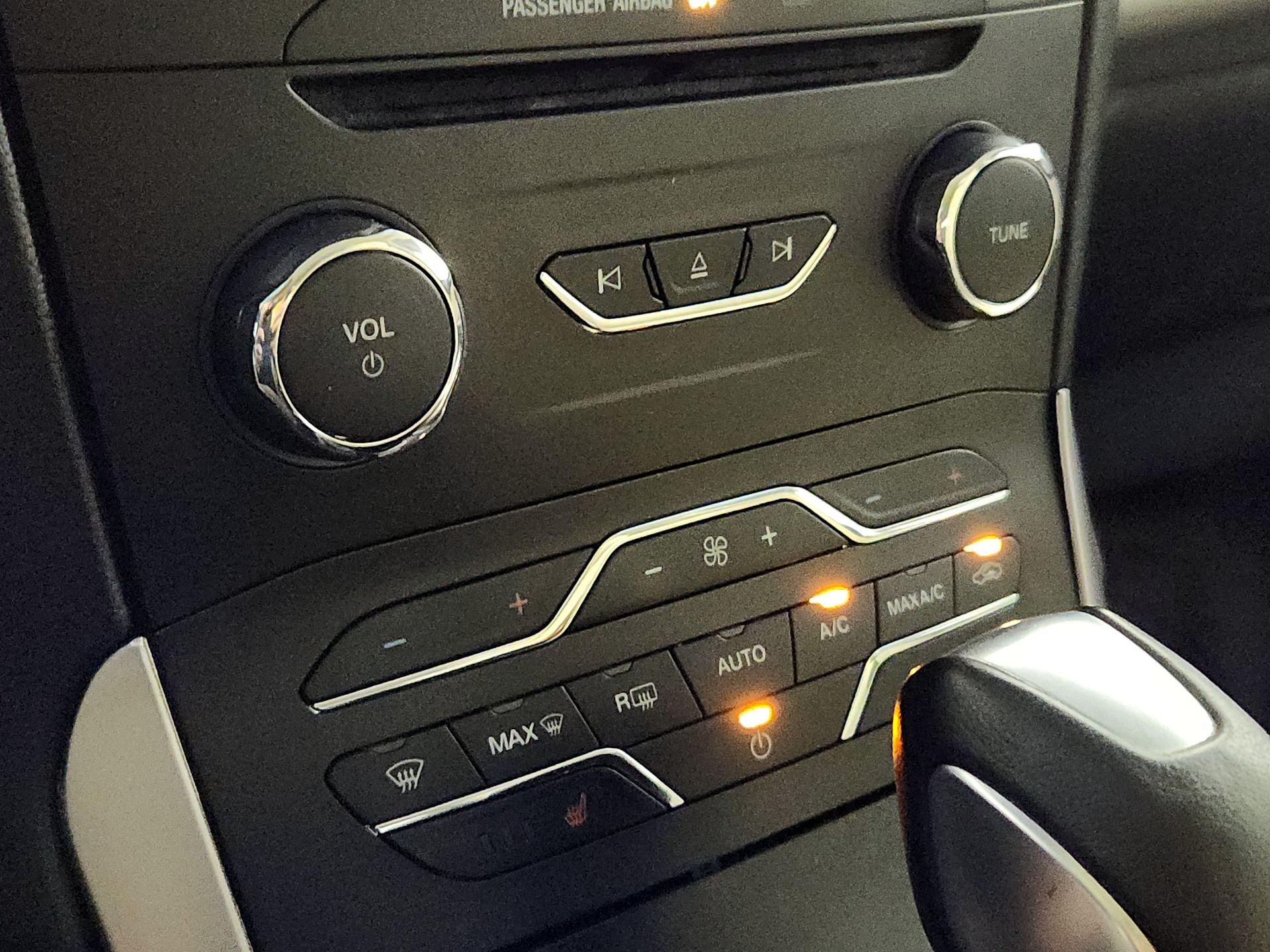 Thumbnail: 2015 Ford Edge - 16