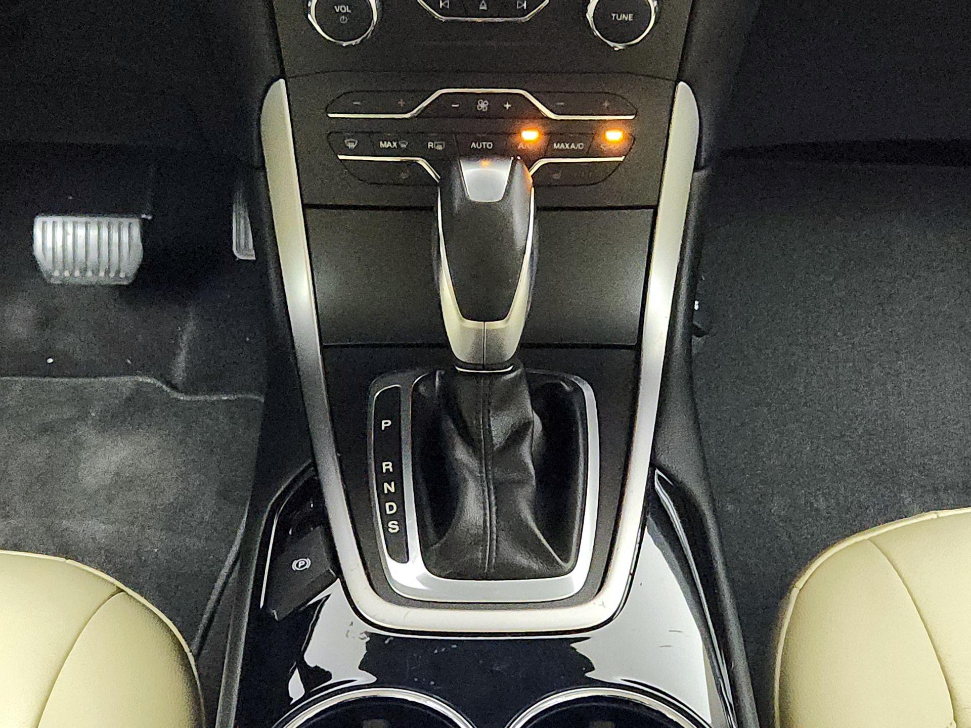 Thumbnail: 2015 Ford Edge - 17