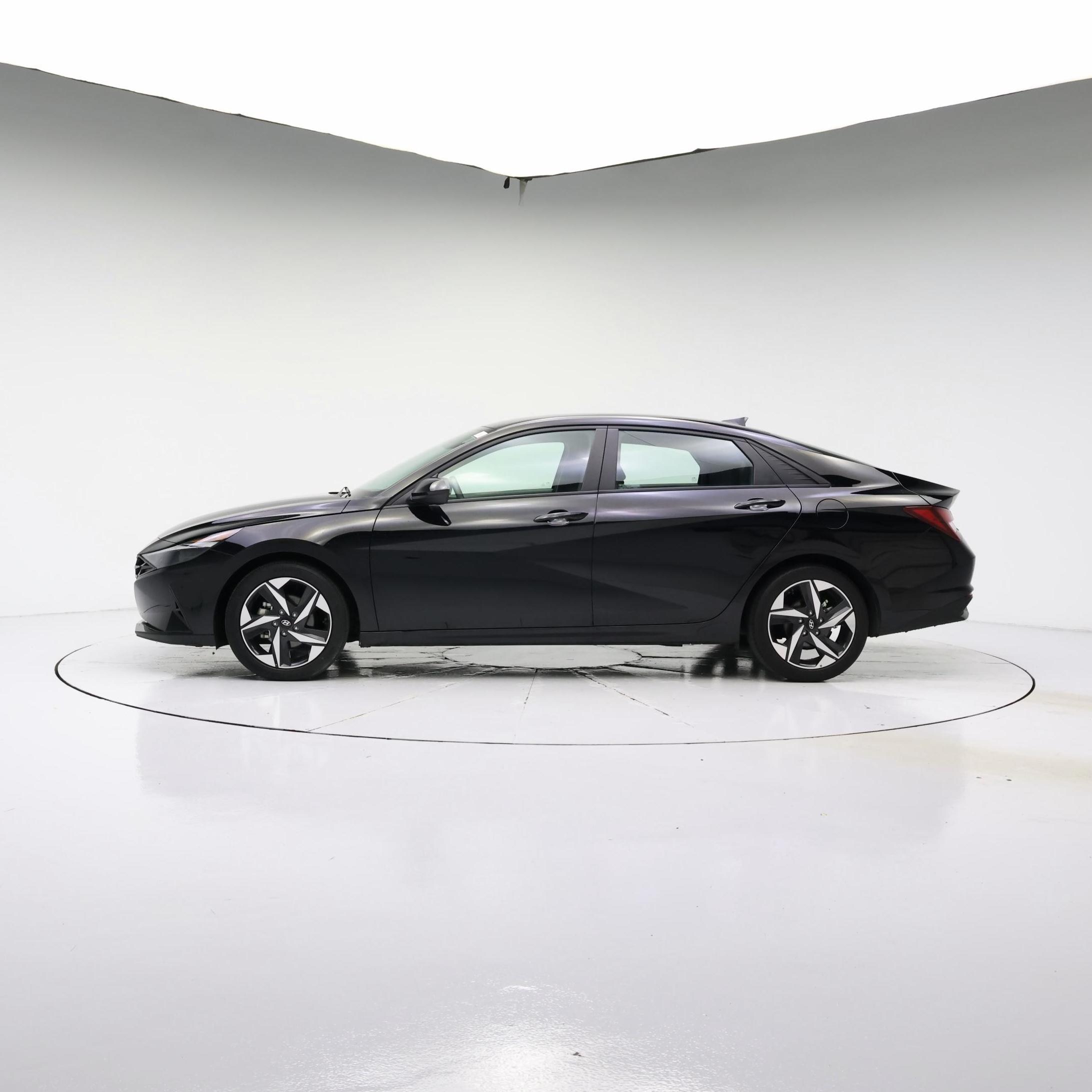 Thumbnail: 2023 Hyundai Elantra - 3