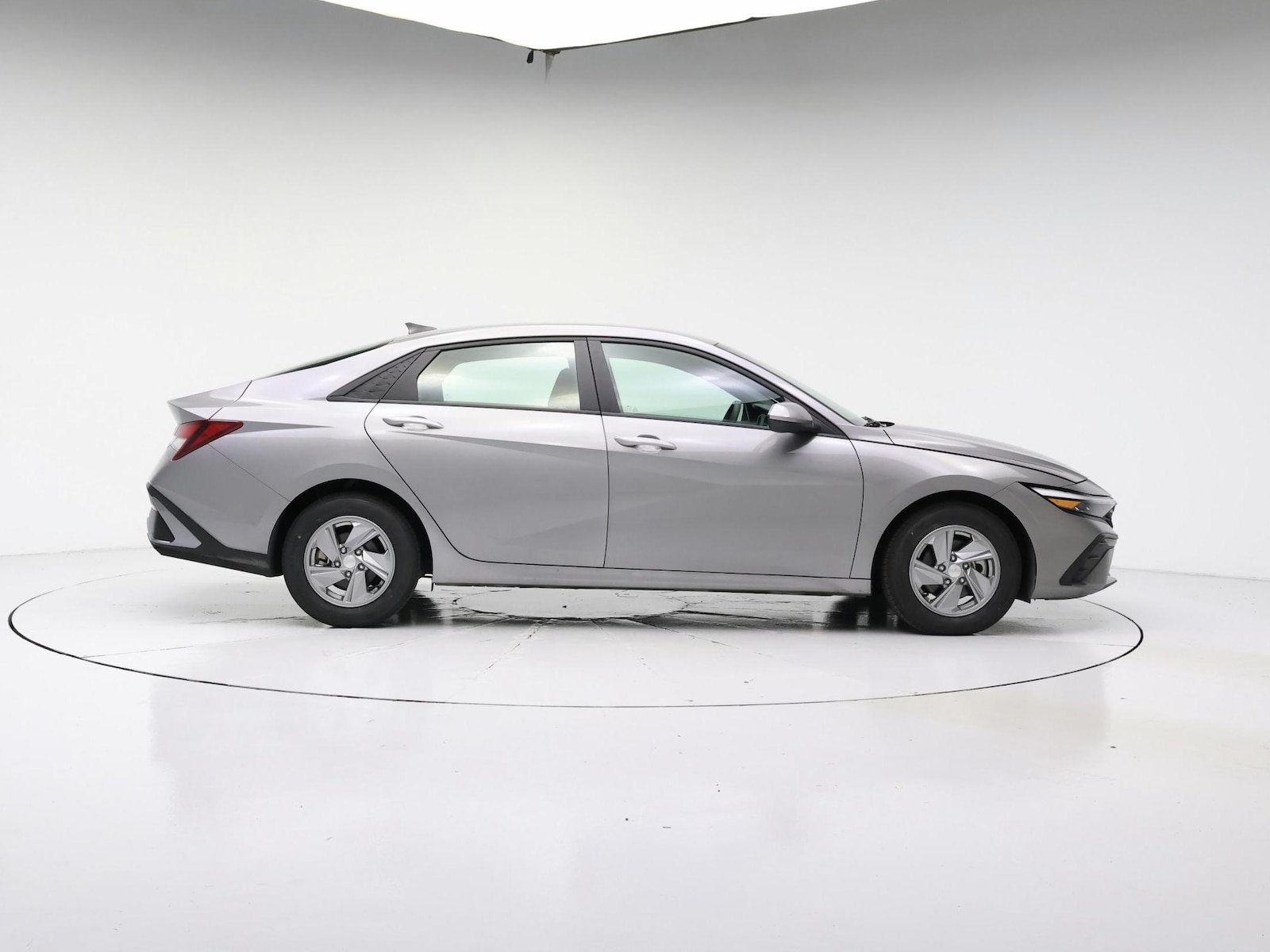 2024 Hyundai Elantra SE - Photo 8