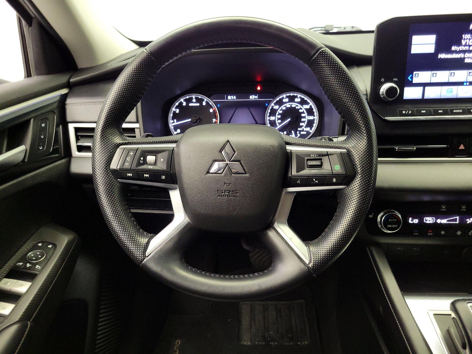 Thumbnail: 2022 Mitsubishi Outlander - 10