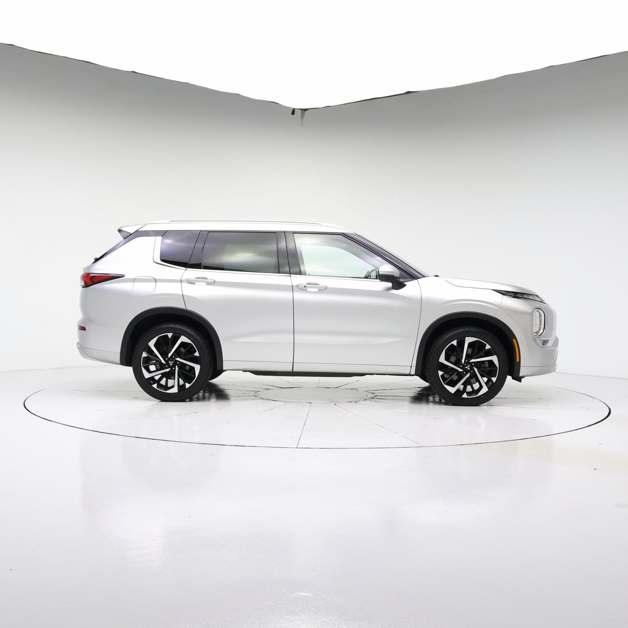 Thumbnail: 2022 Mitsubishi Outlander - 7