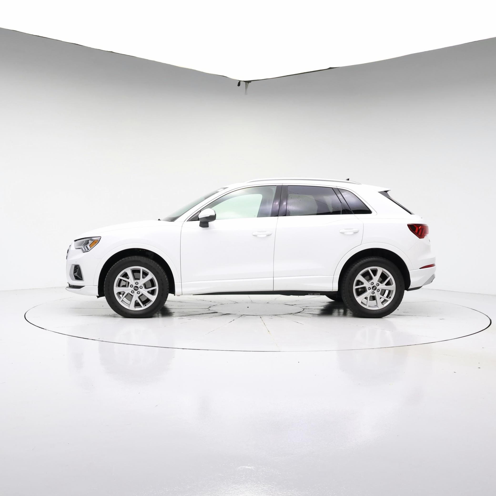 Thumbnail: 2023 Audi Q3 - 3