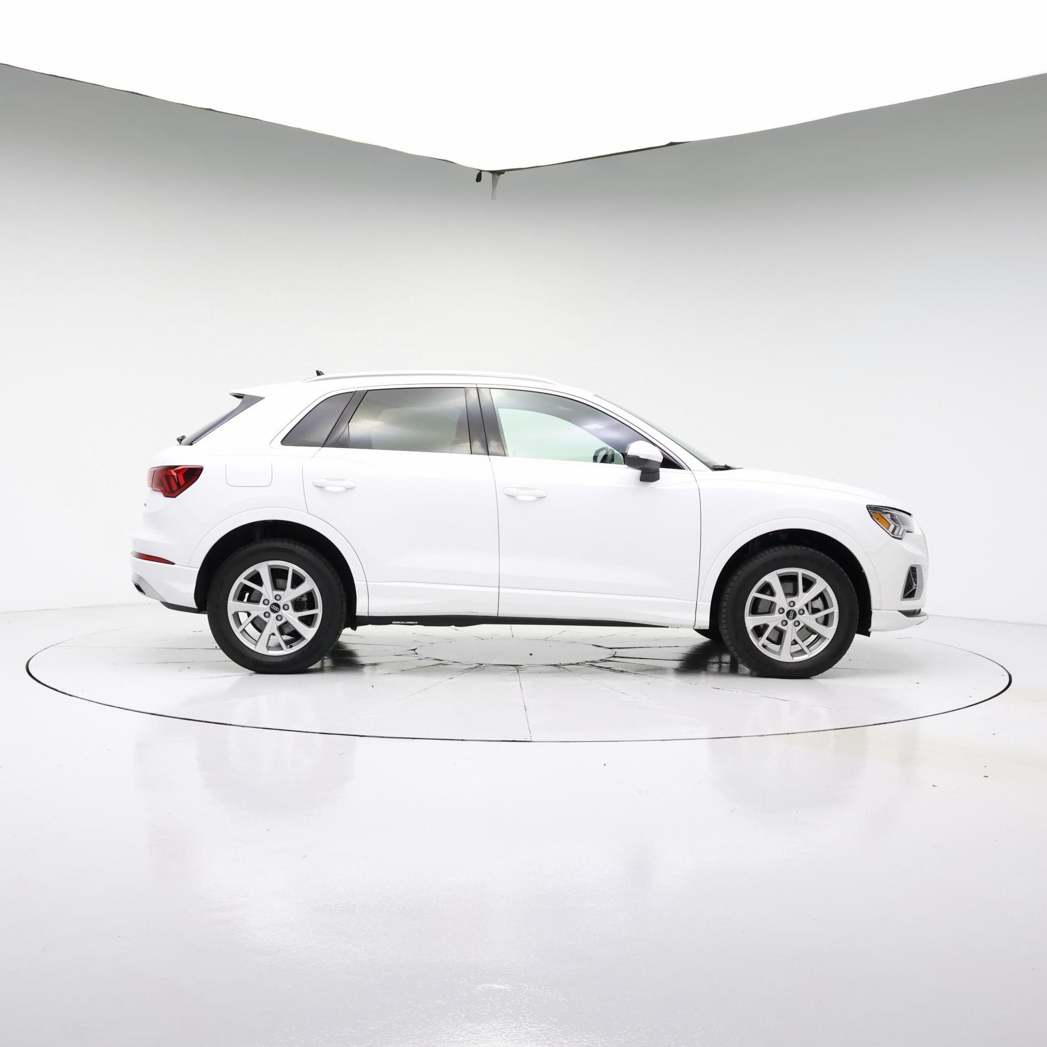 Thumbnail: 2023 Audi Q3 - 7