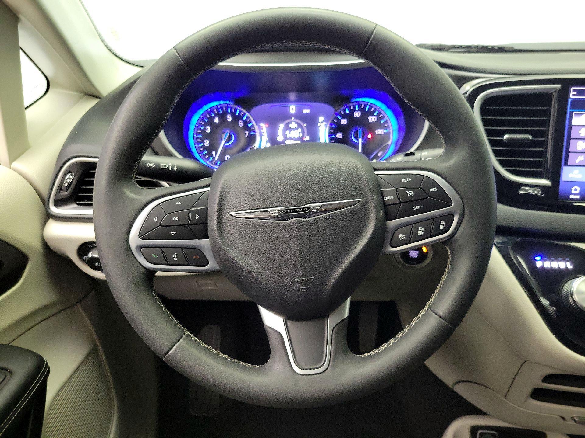Thumbnail: 2023 Chrysler Pacifica - 10